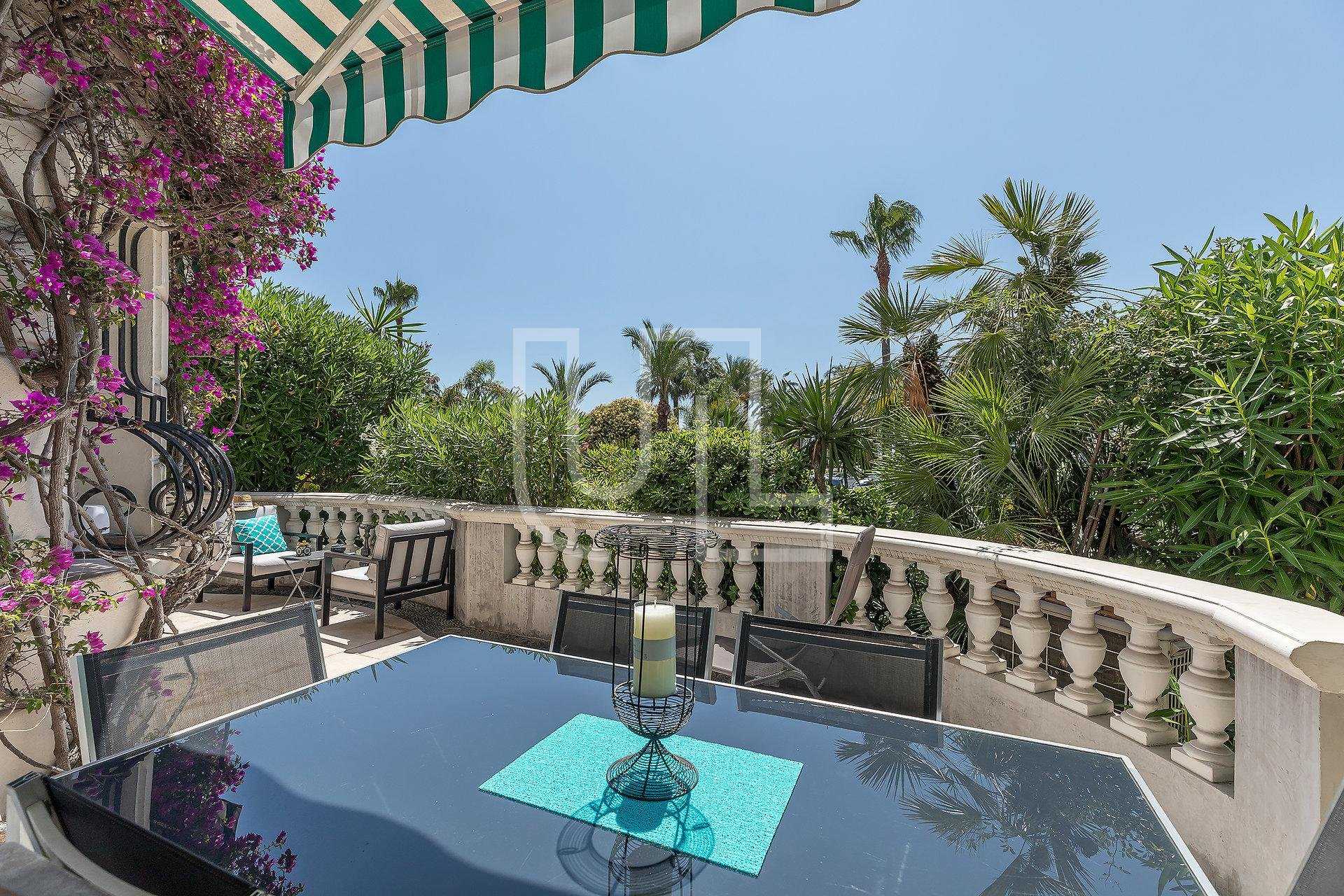 公寓 在 Cannes, Provence-Alpes-Côte d'Azur 10485690