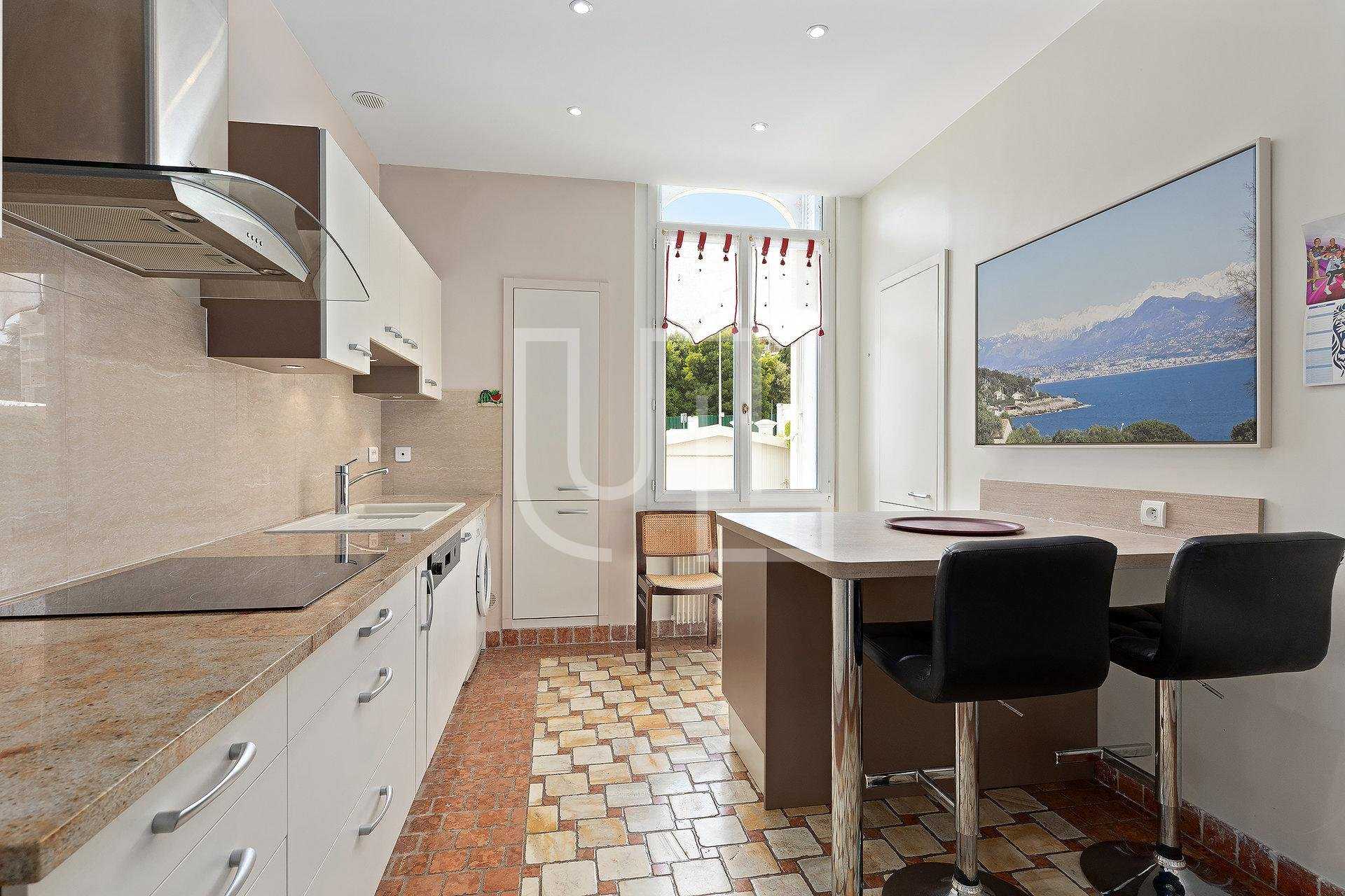 Condominium in Vallauris, Provence-Alpes-Cote d'Azur 10485711