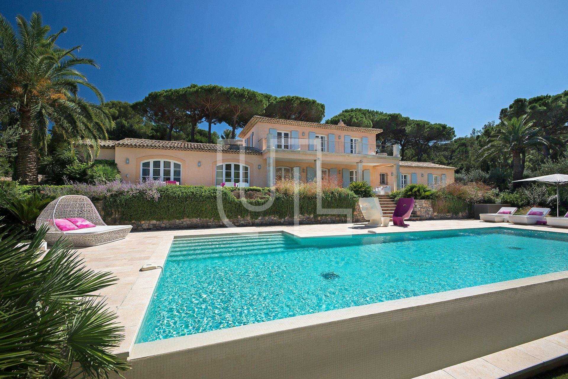 House in Saint-Tropez, Provence-Alpes-Cote d'Azur 10485718