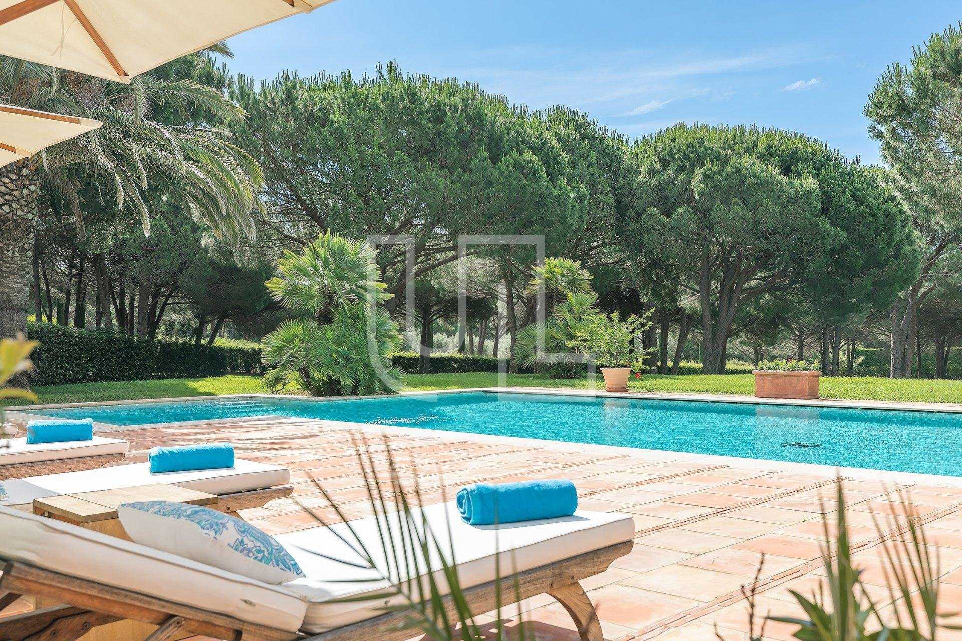 Rumah di Saint-Tropez, Provence-Alpes-Cote d'Azur 10485719