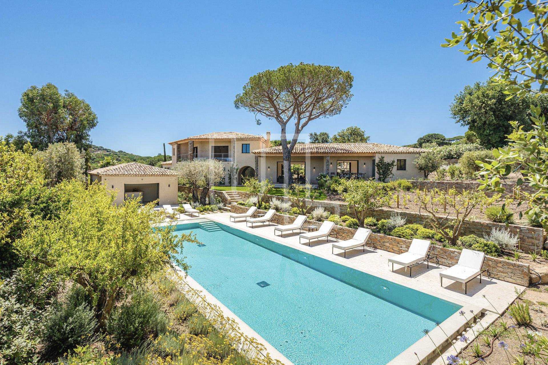 House in Saint-Tropez, Provence-Alpes-Cote d'Azur 10485725