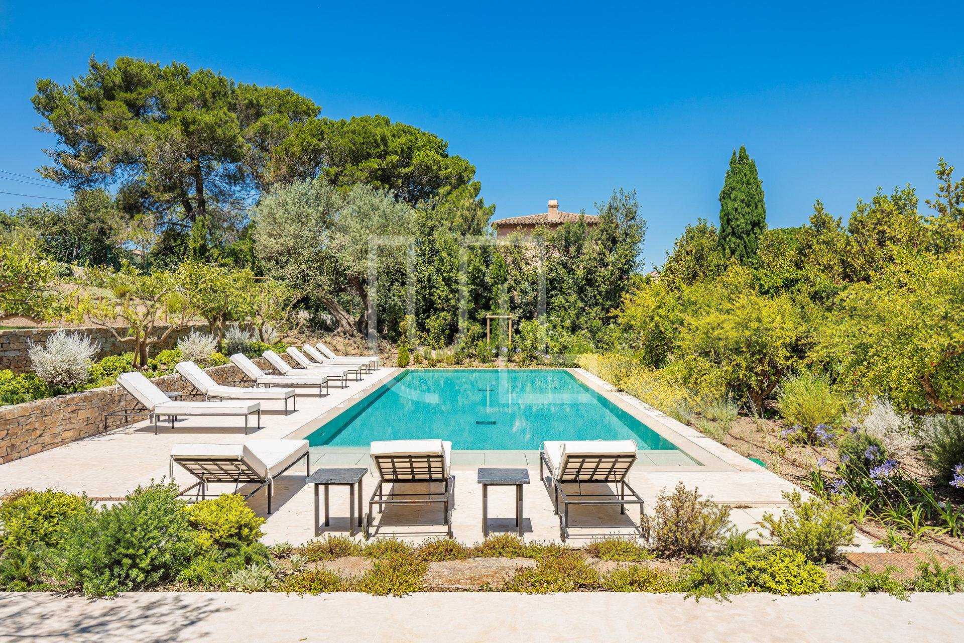 House in Saint-Tropez, Provence-Alpes-Cote d'Azur 10485725