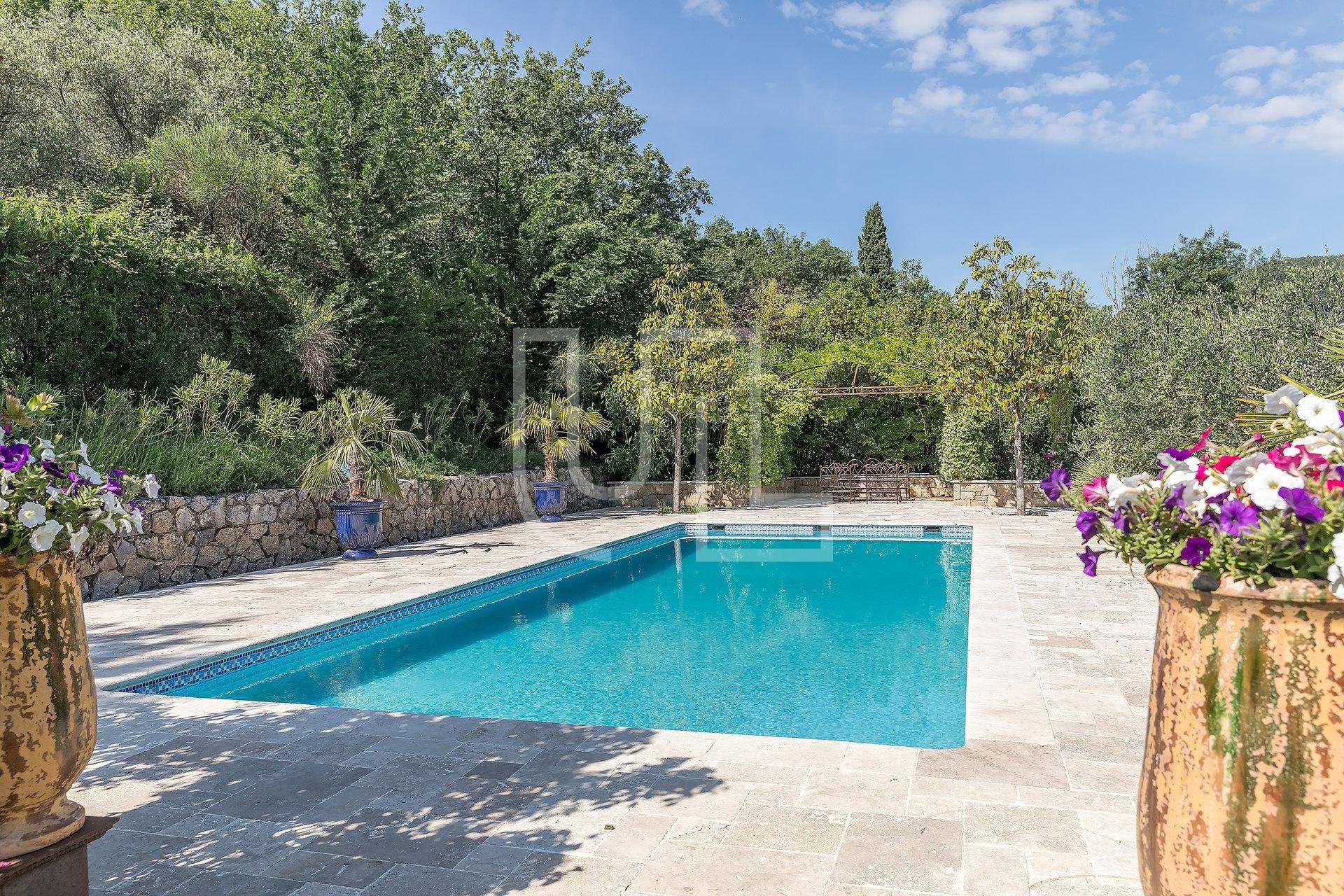 Haus im Le Plan-de-Grasse, Provence-Alpes-Cote d'Azur 10485752