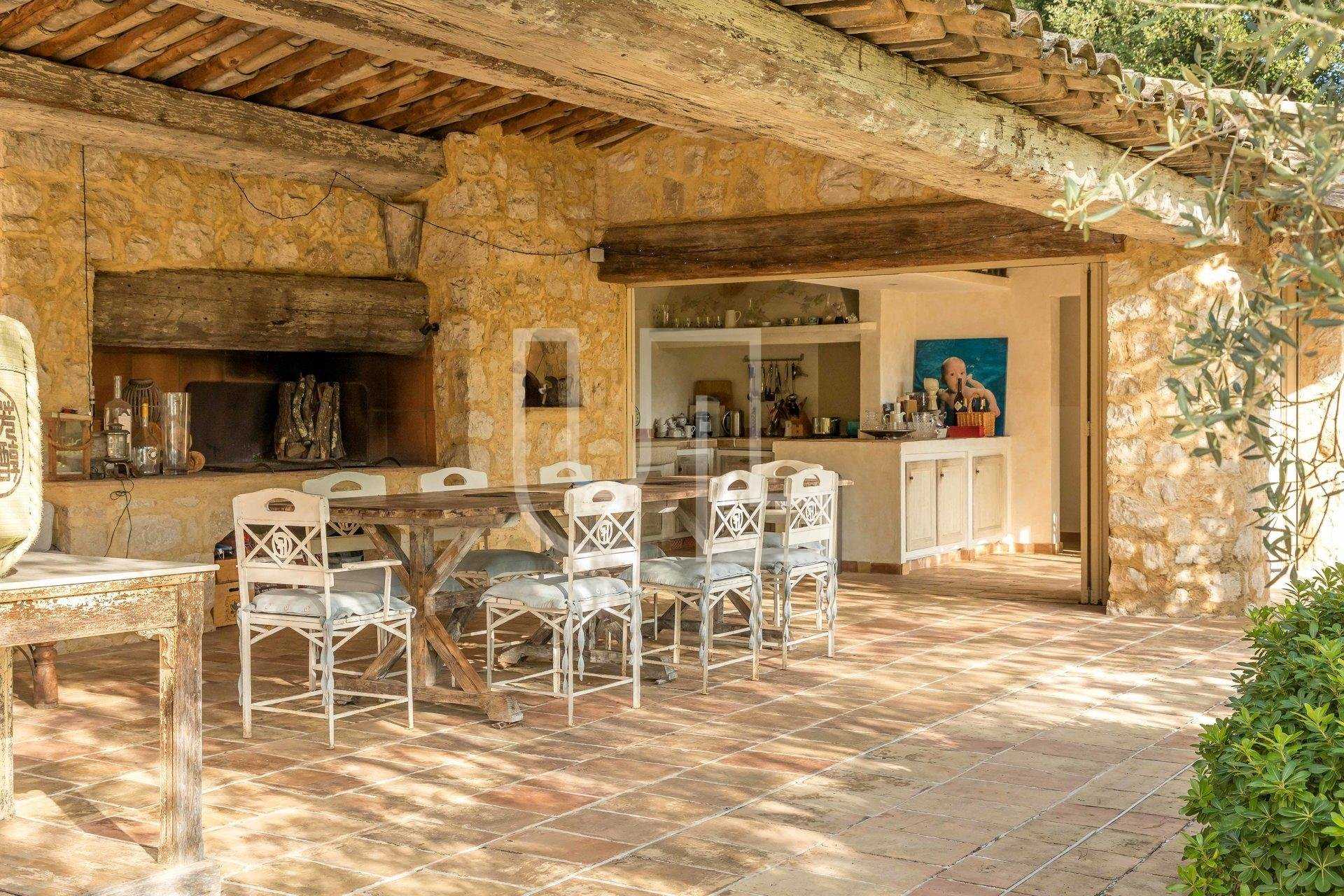 casa en Roquefort-les-Pins, Provence-Alpes-Côte d'Azur 10485773