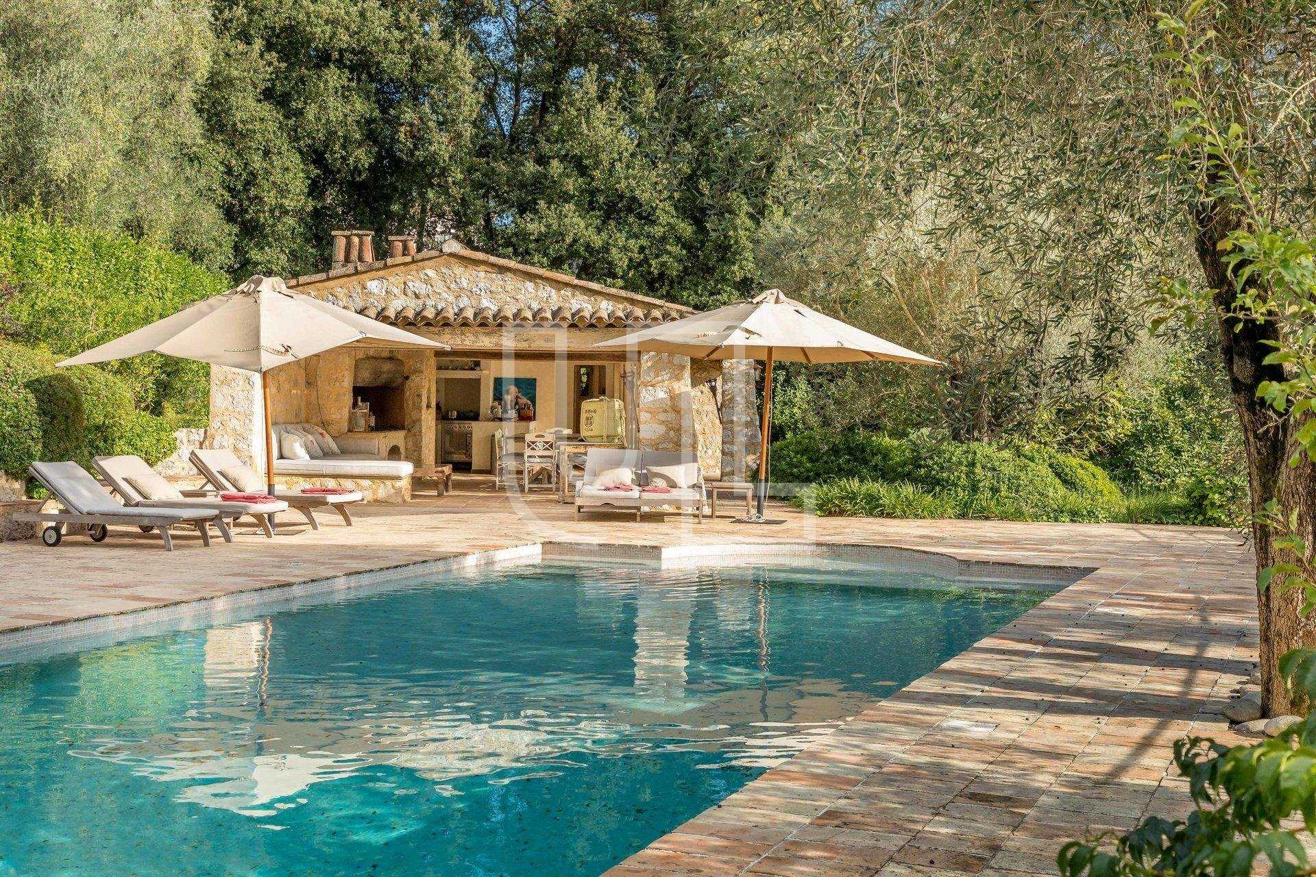 Hus i Roquefort-les-Pins, Provence-Alpes-Côte d'Azur 10485773