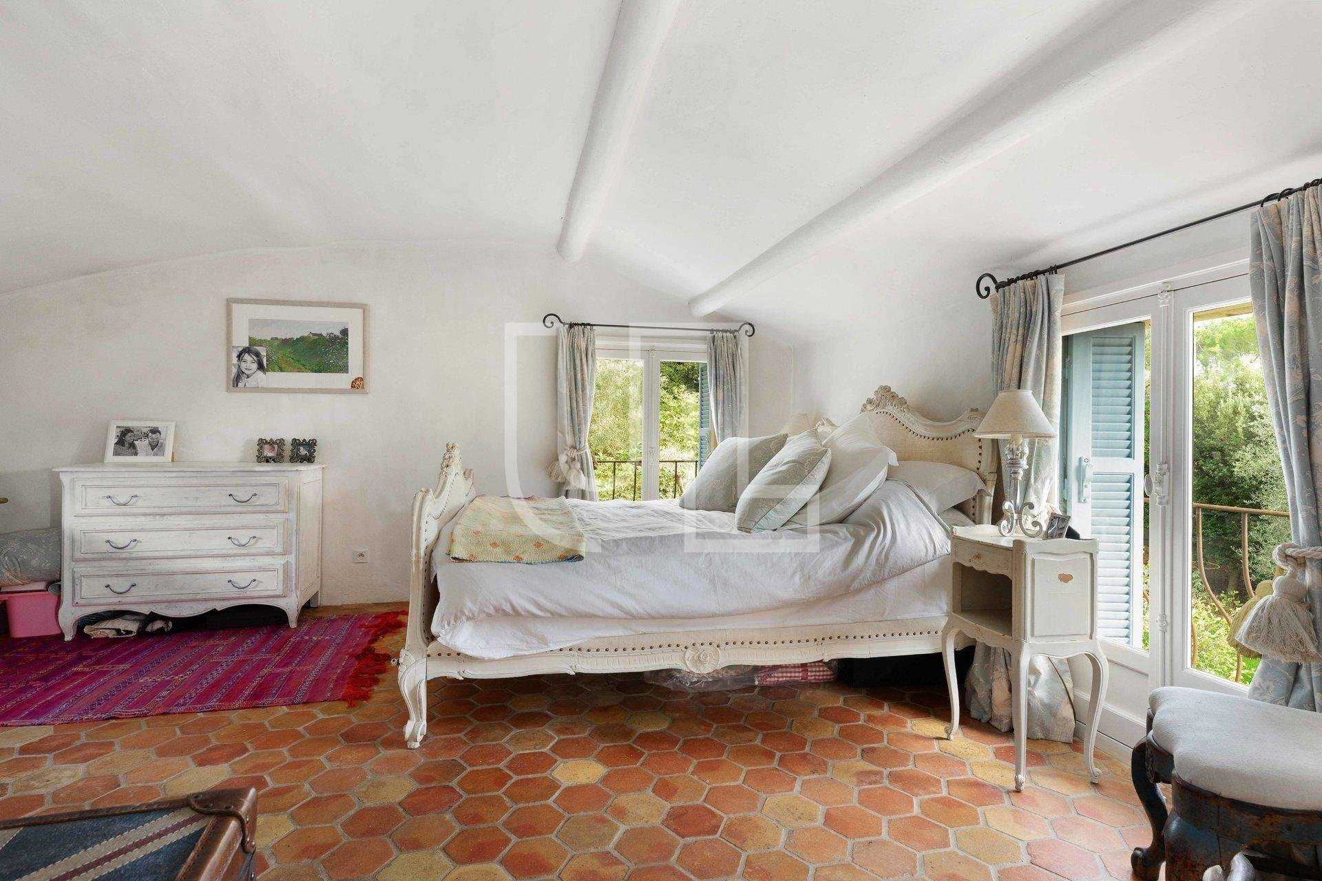 casa en Roquefort-les-Pins, Provence-Alpes-Côte d'Azur 10485773