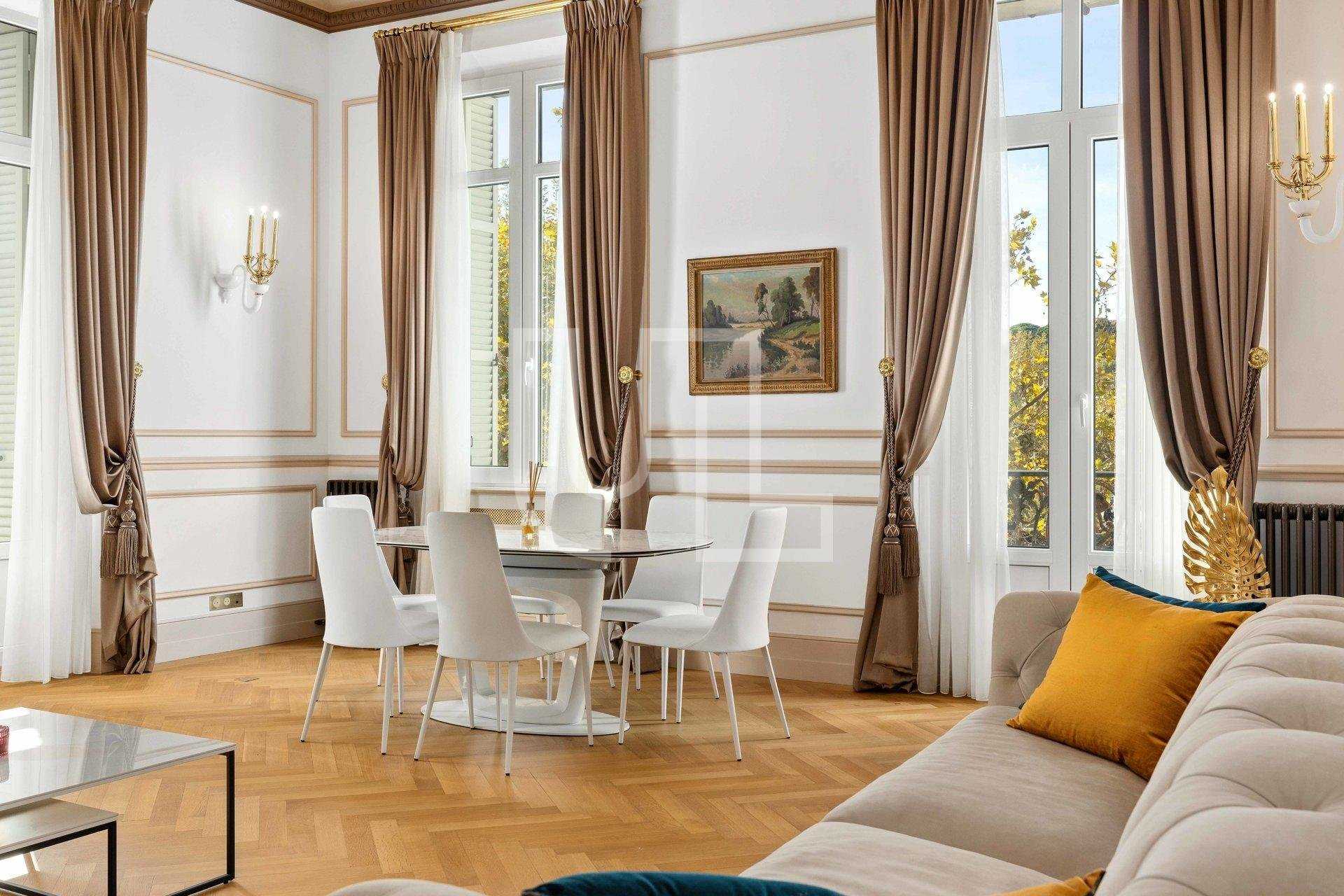 Condominium in Vallauris, Provence-Alpes-Côte d'Azur 10485774