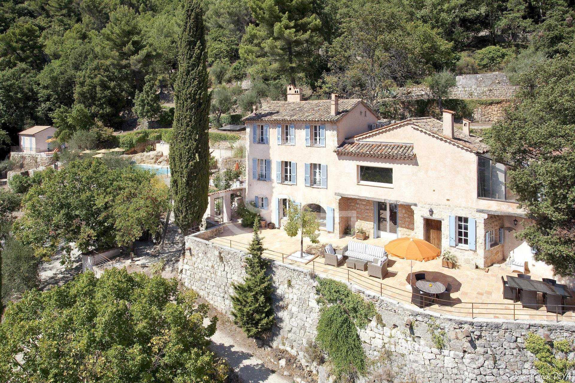 房子 在 Grasse, Provence-Alpes-Côte d'Azur 10485794