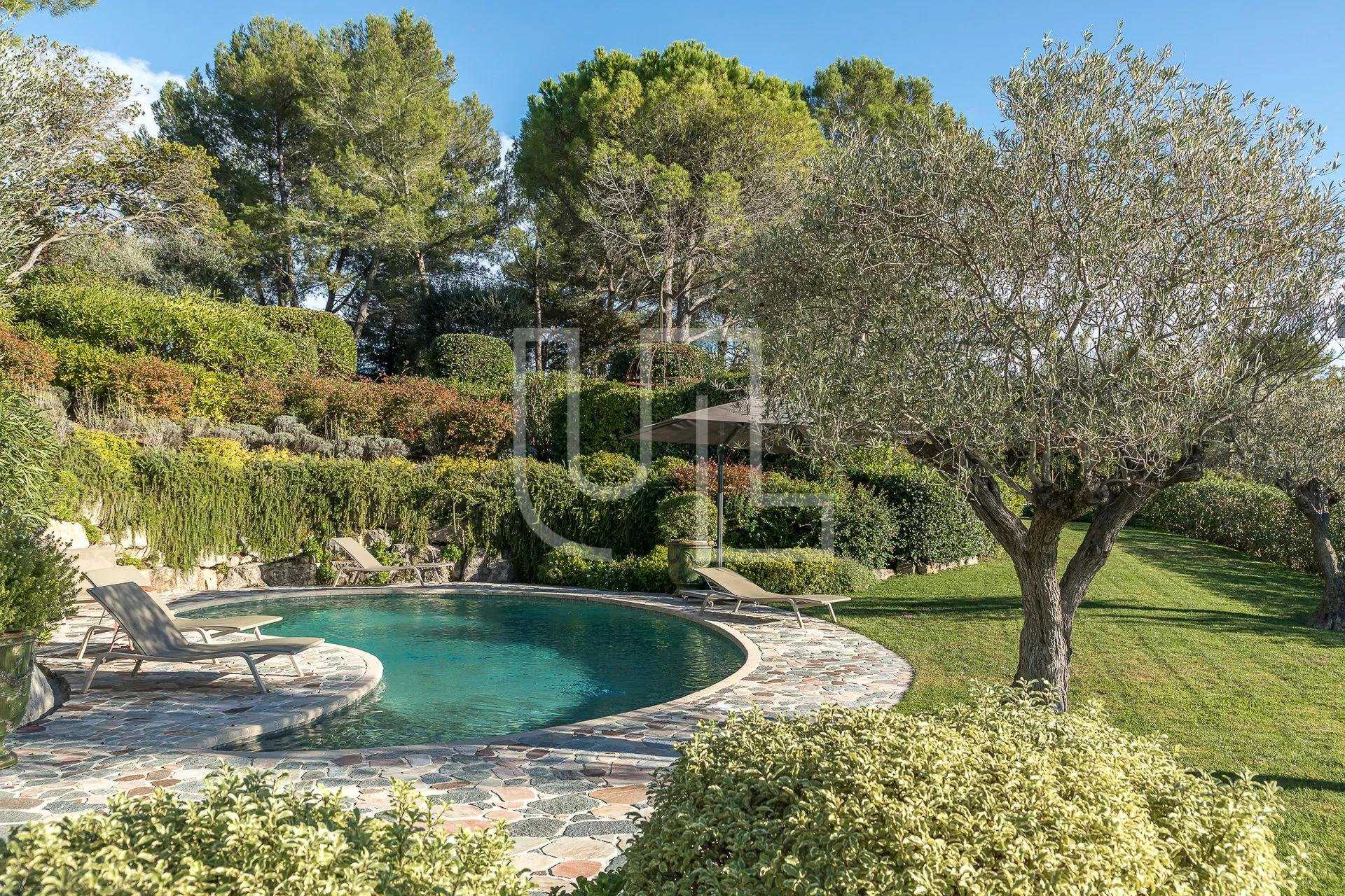 Huis in Mouans-Sartoux, Provence-Alpes-Côte d'Azur 10485903