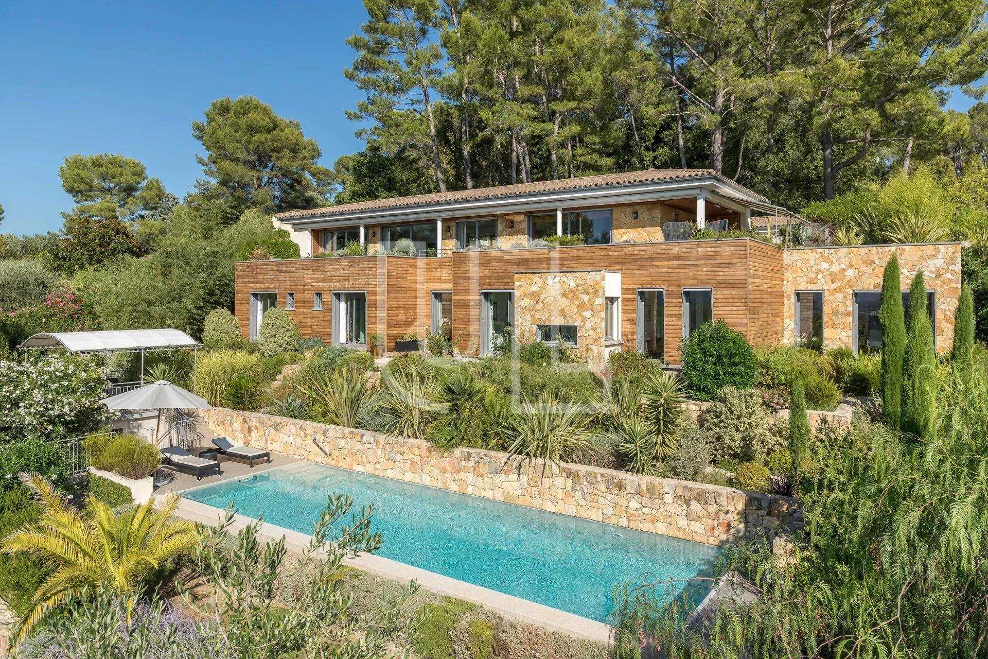rumah dalam Mougins, Provence-Alpes-Côte d'Azur 10485904