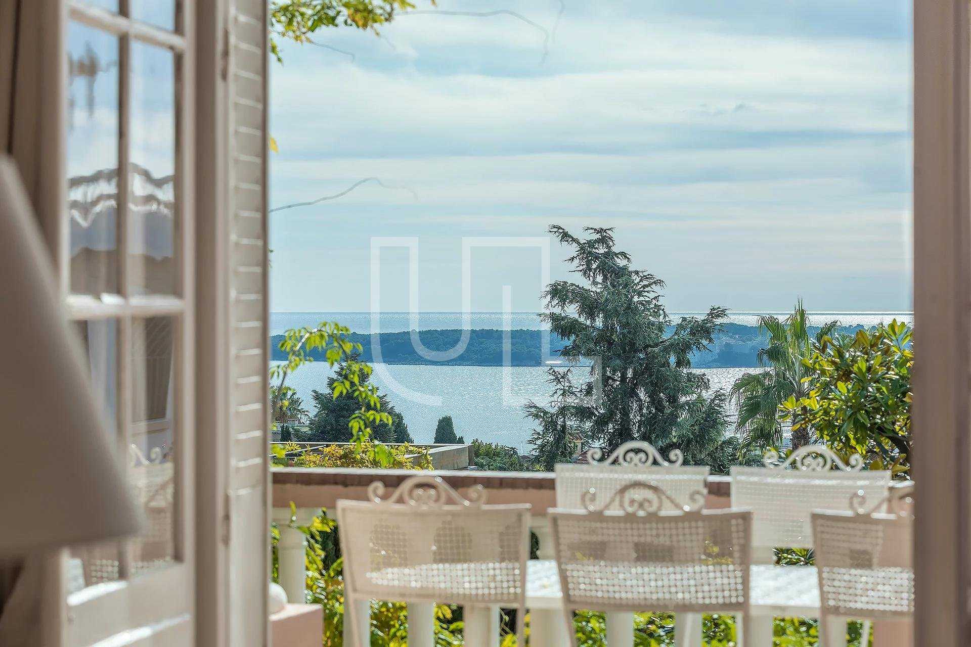 House in Cannes, Provence-Alpes-Cote d'Azur 10485942