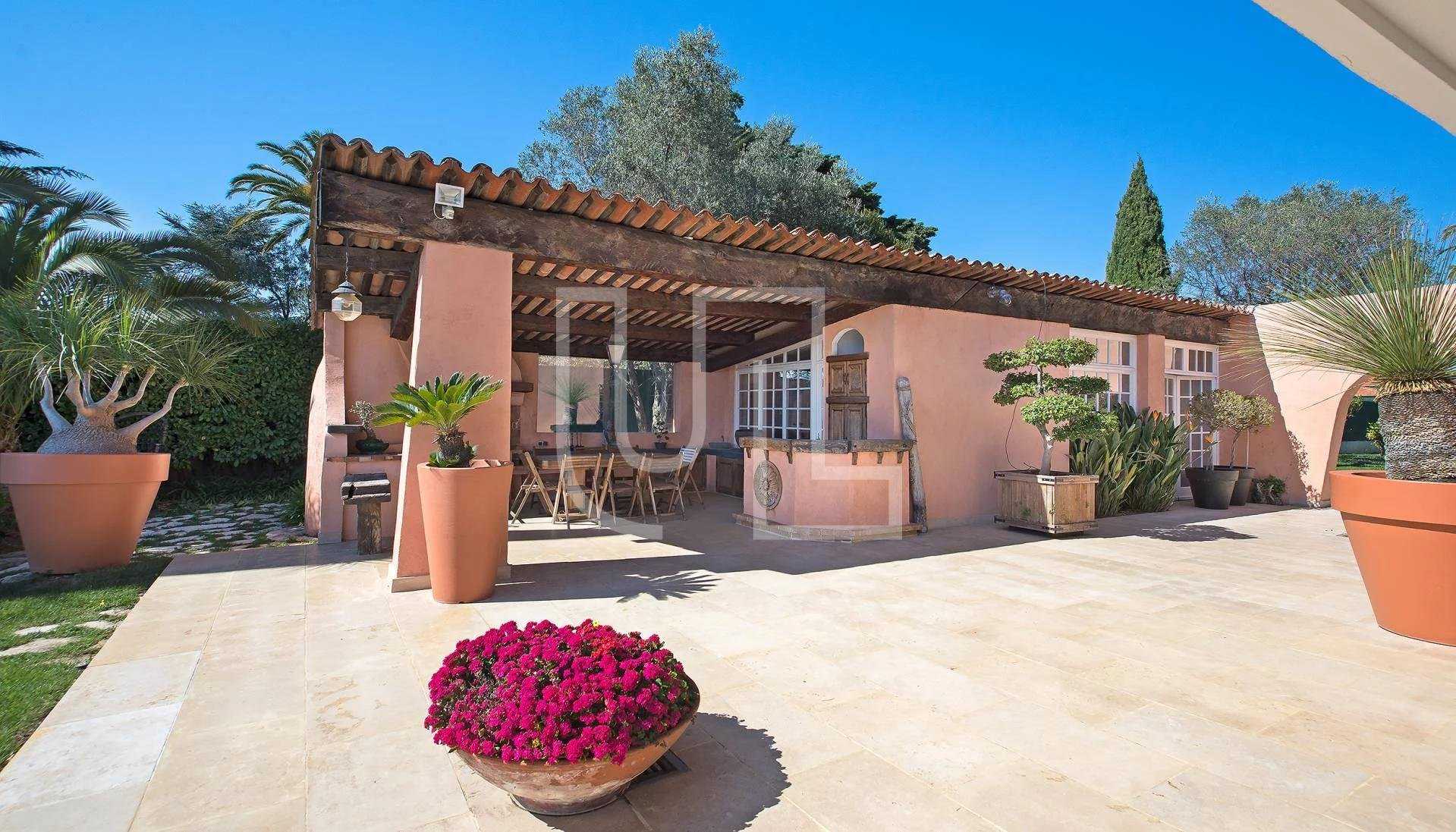 Talo sisään Kiva, Provence-Alpes-Cote d'Azur 10485976