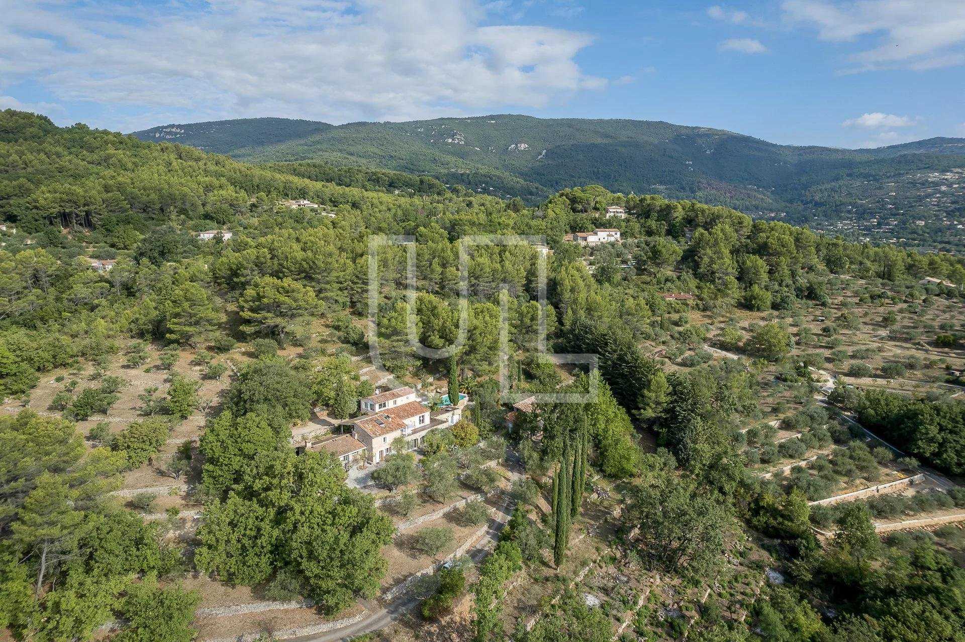 房子 在 Seillans, Provence-Alpes-Côte d'Azur 10485982