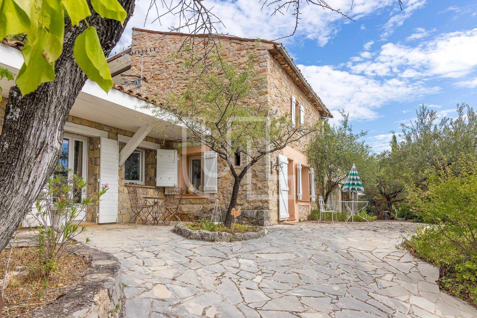casa en Seillans, Provence-Alpes-Côte d'Azur 10485982