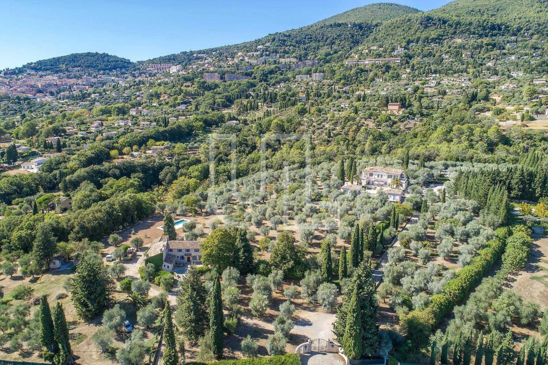casa en Grasse, Provence-Alpes-Côte d'Azur 10485984