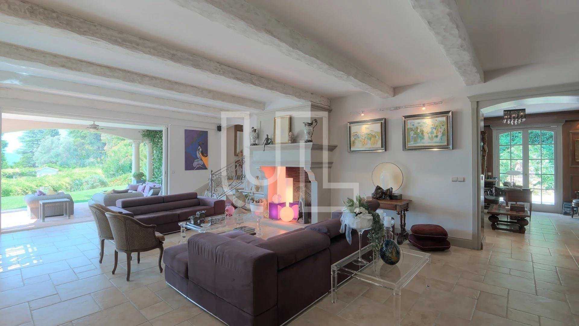 House in Cannes, Provence-Alpes-Cote d'Azur 10486002