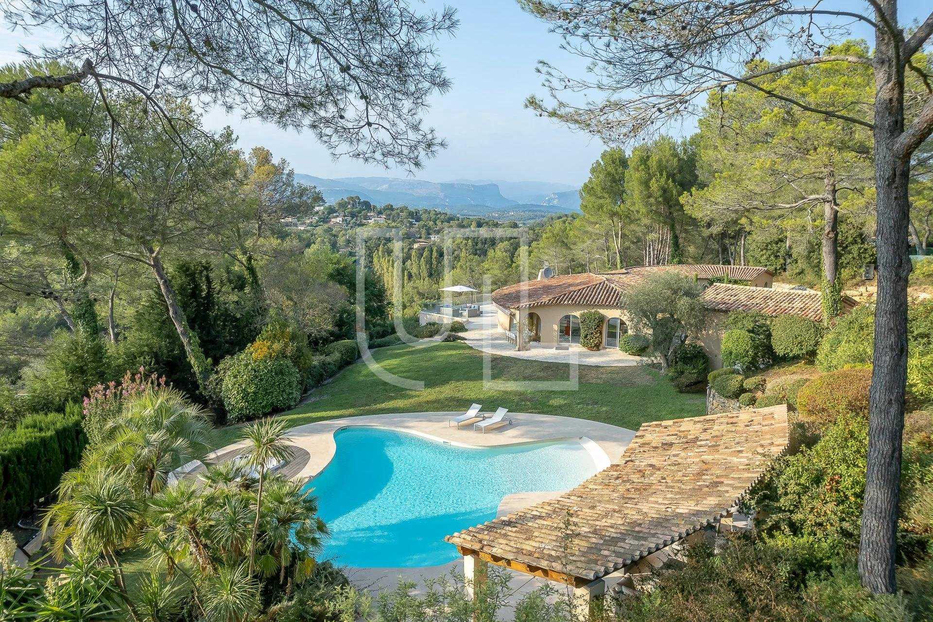 मकान में Mouans-Sartoux, Provence-Alpes-Côte d'Azur 10486012