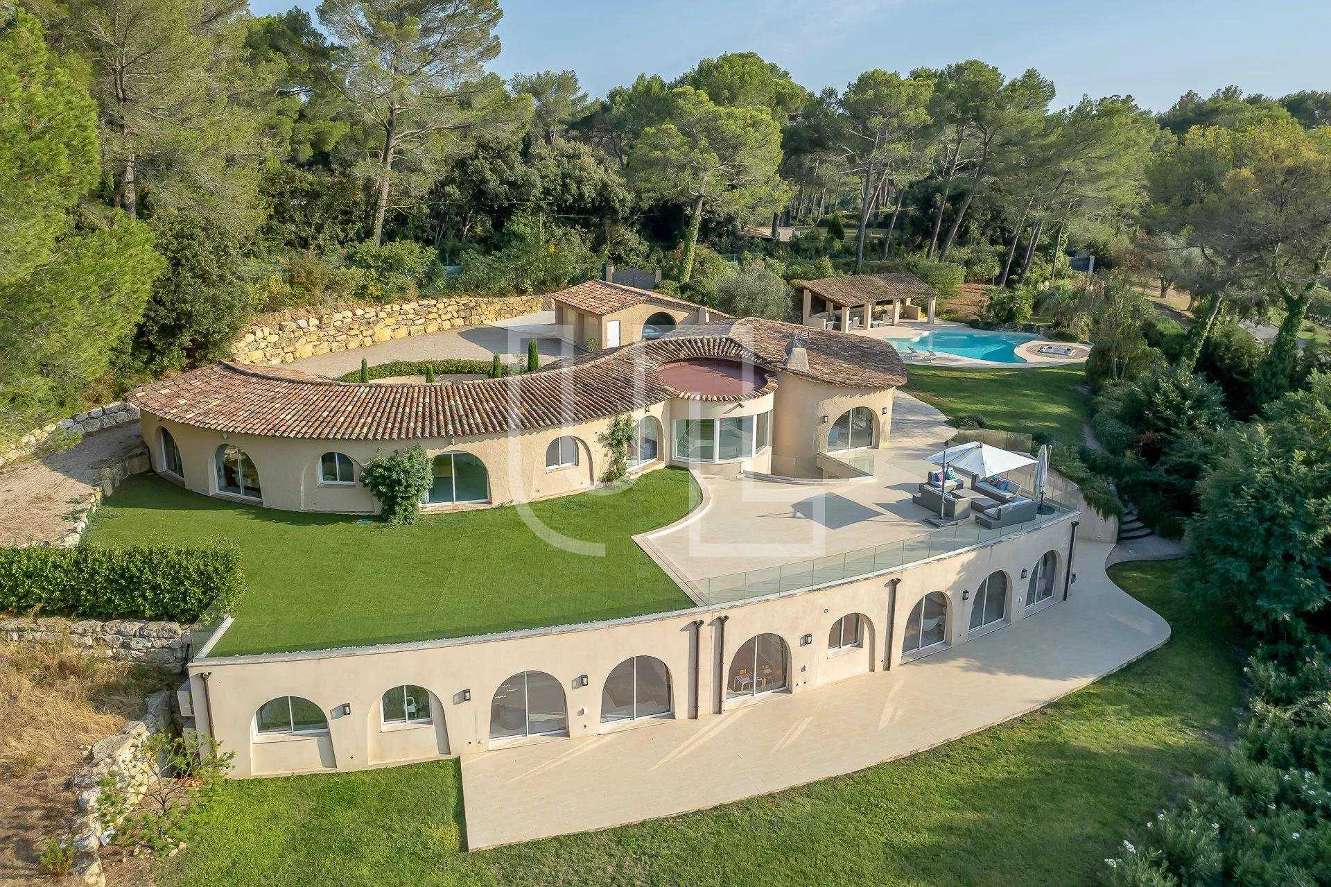 Huis in Mouans-Sartoux, Provence-Alpes-Côte d'Azur 10486012