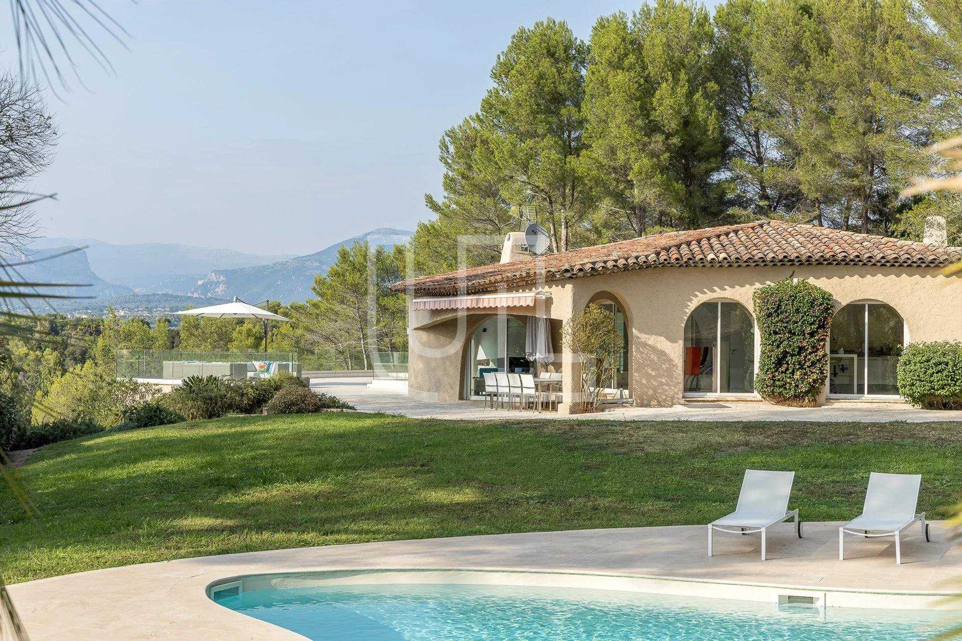 Huis in Mouans-Sartoux, Provence-Alpes-Côte d'Azur 10486012