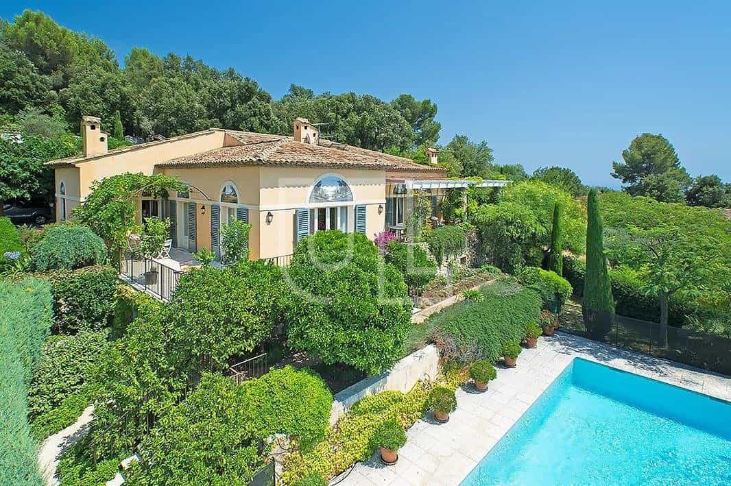 casa no La Colle-sur-Loup, Provença-Alpes-Costa Azul 10486041