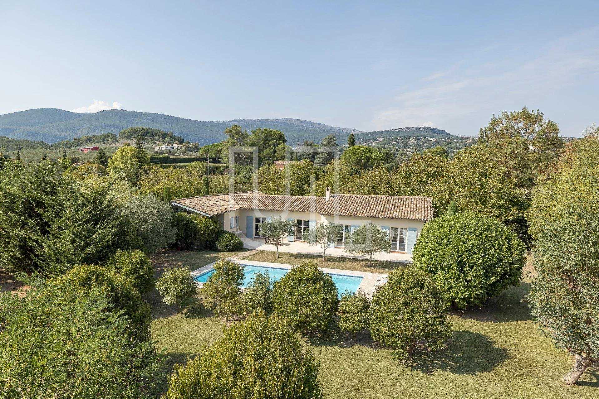 Huis in Chateauneuf-Grasse, Provence-Alpes-Côte d'Azur 10486055