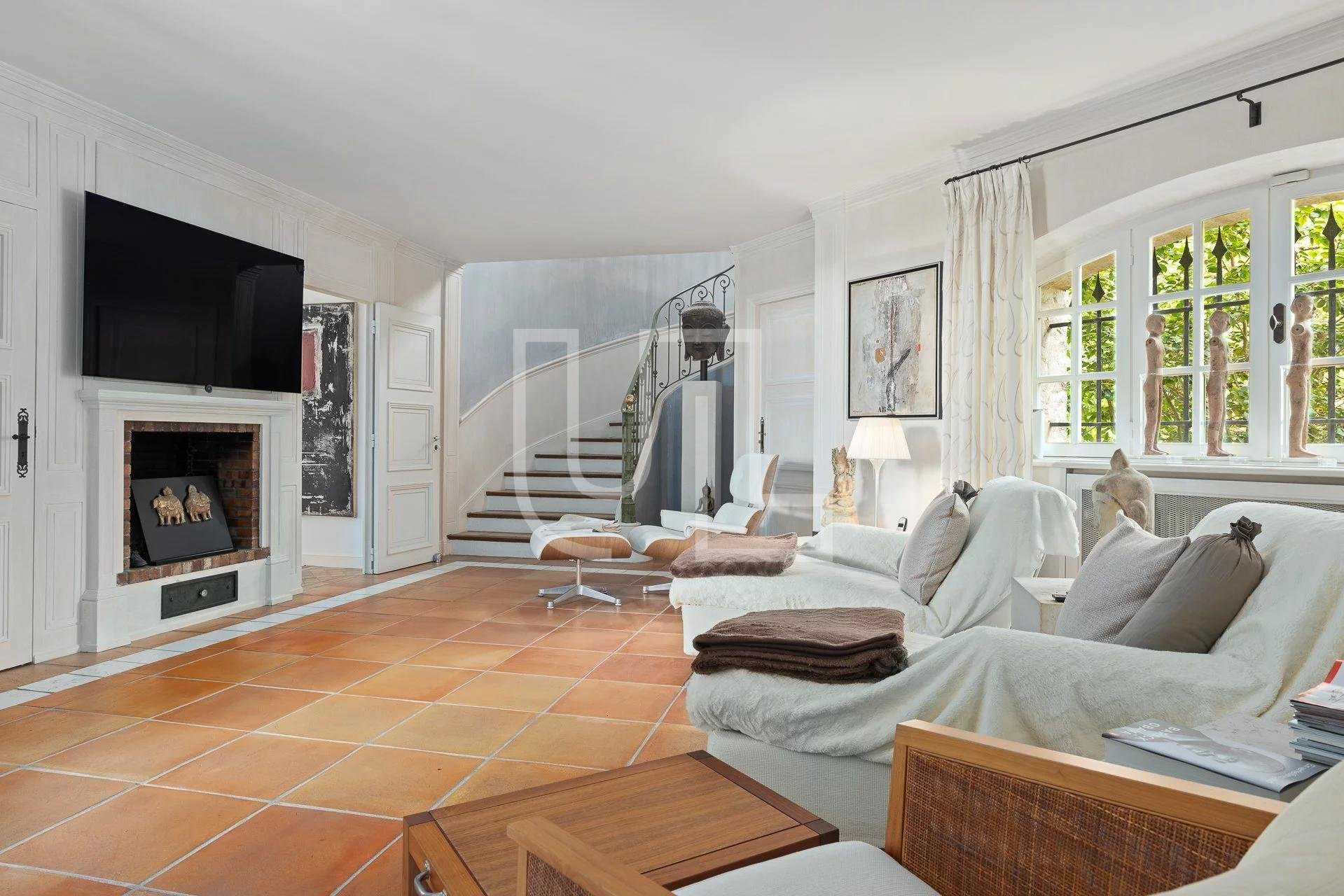 Talo sisään Cannes, Provence-Alpes-Cote d'Azur 10486060