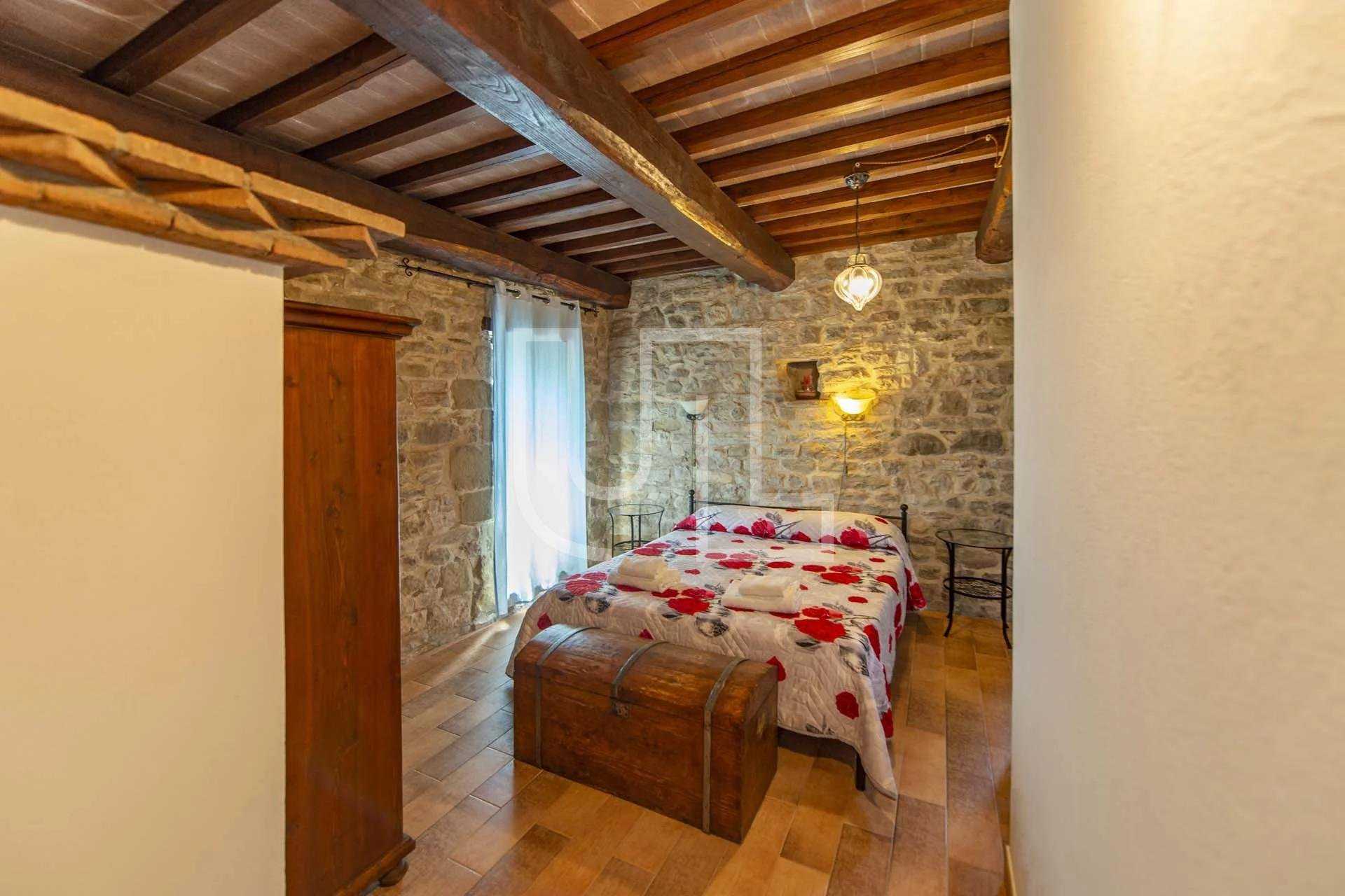 Dom w Monte Santa Maria Tiberina, Umbria 10486091