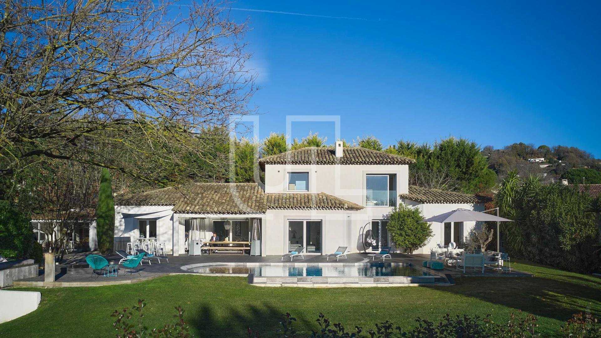 Huis in Chateauneuf-Grasse, Provence-Alpes-Côte d'Azur 10486166