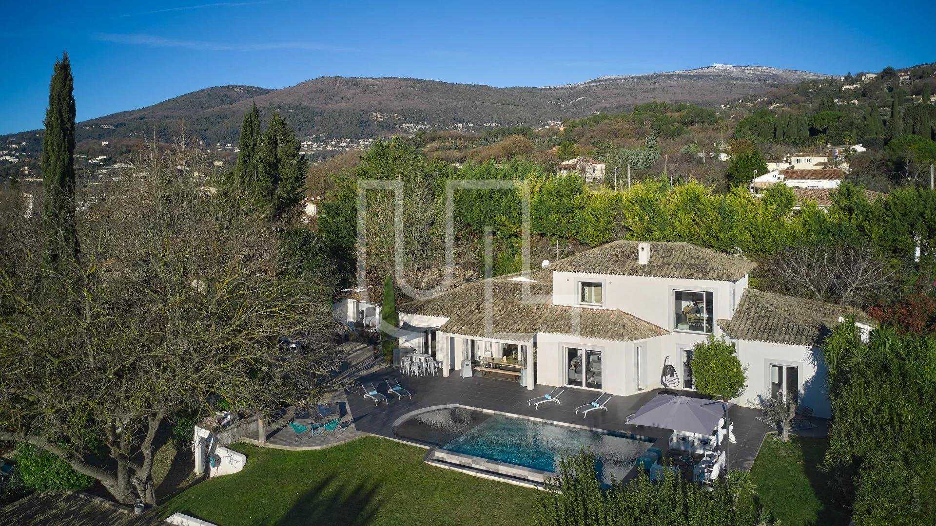 Huis in Chateauneuf-Grasse, Provence-Alpes-Côte d'Azur 10486166