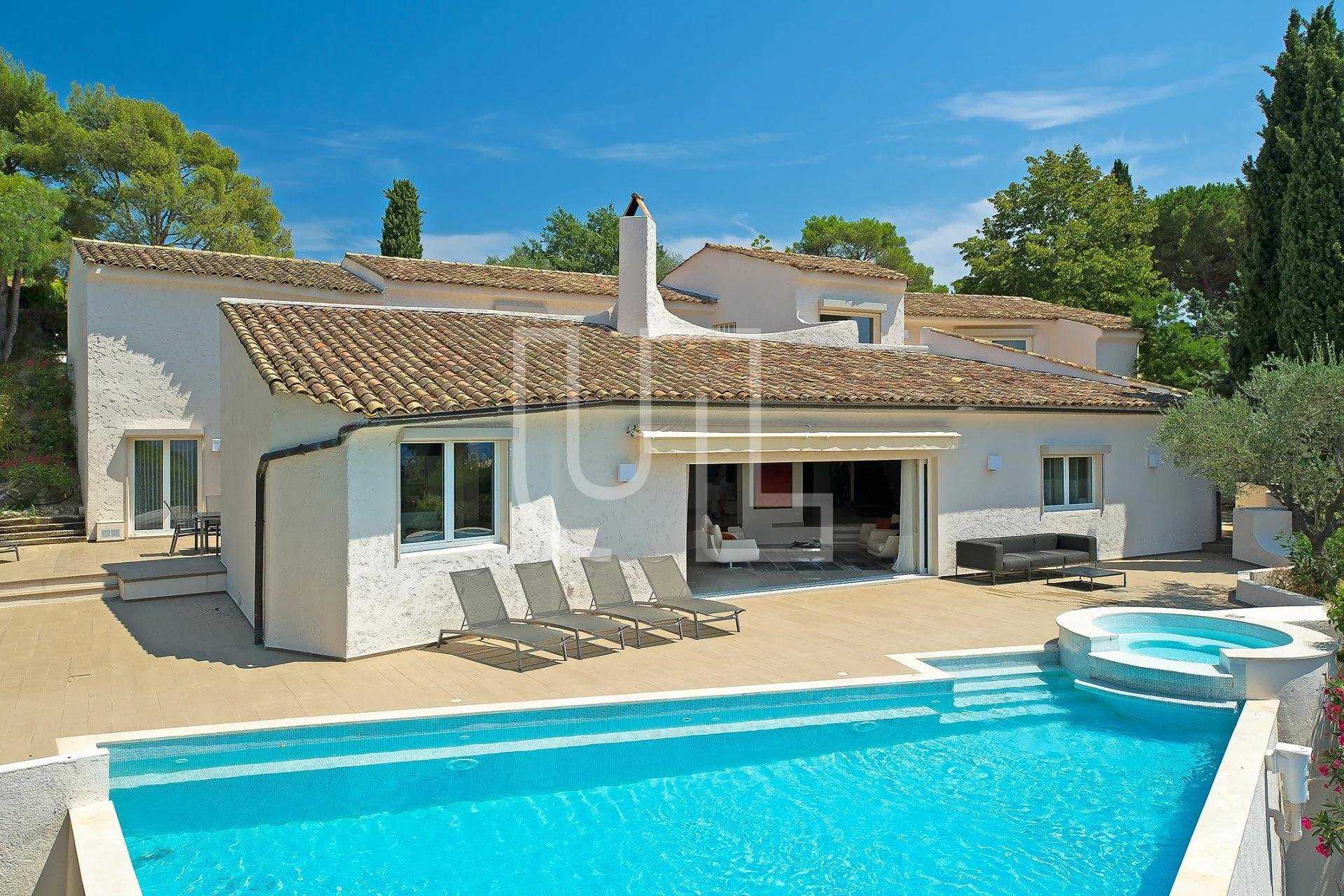 Hus i Mouans-Sartoux, Provence-Alpes-Cote d'Azur 10486244
