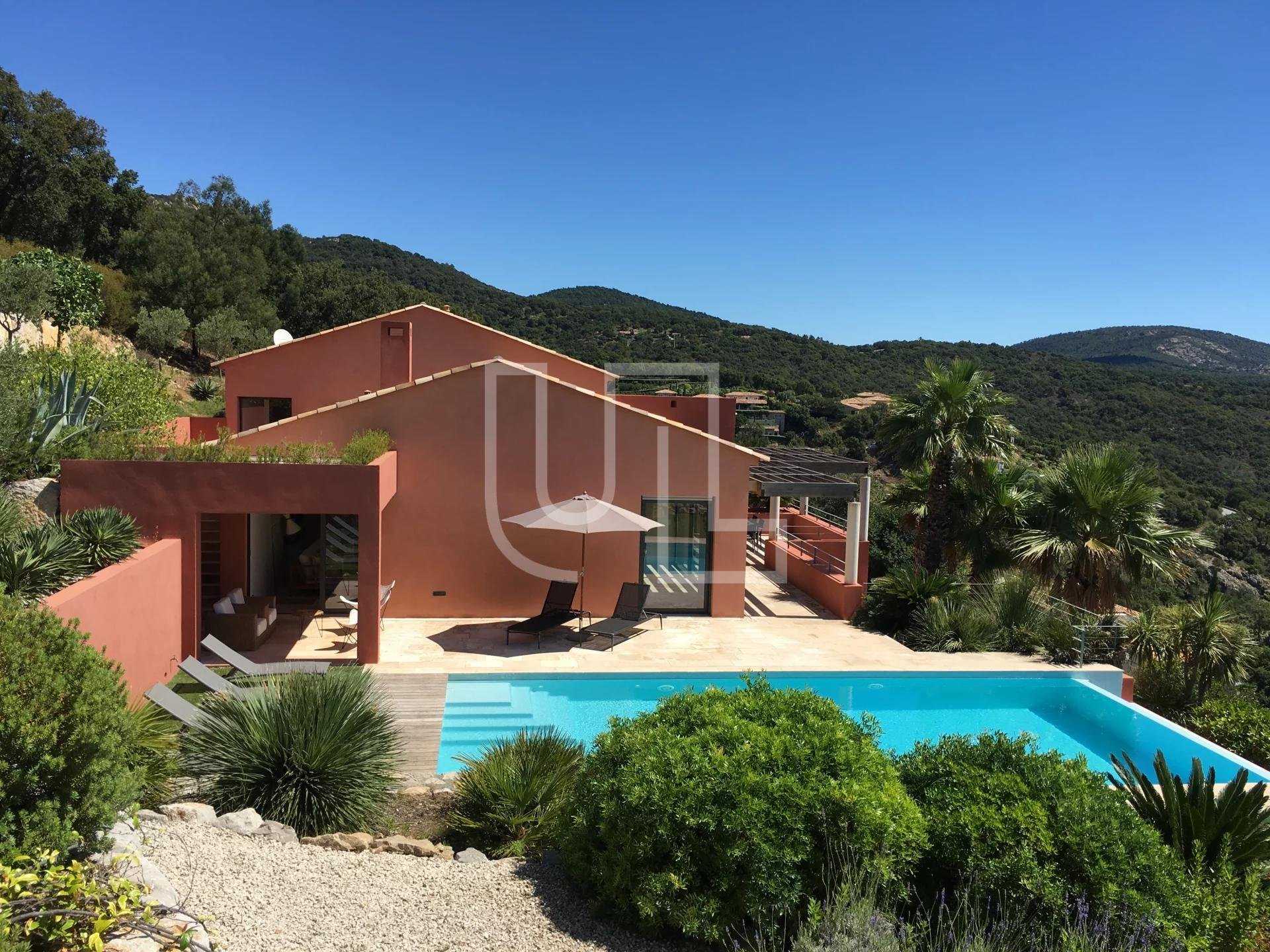 Rumah di Saint-Tropez, Provence-Alpes-Cote d'Azur 10486246