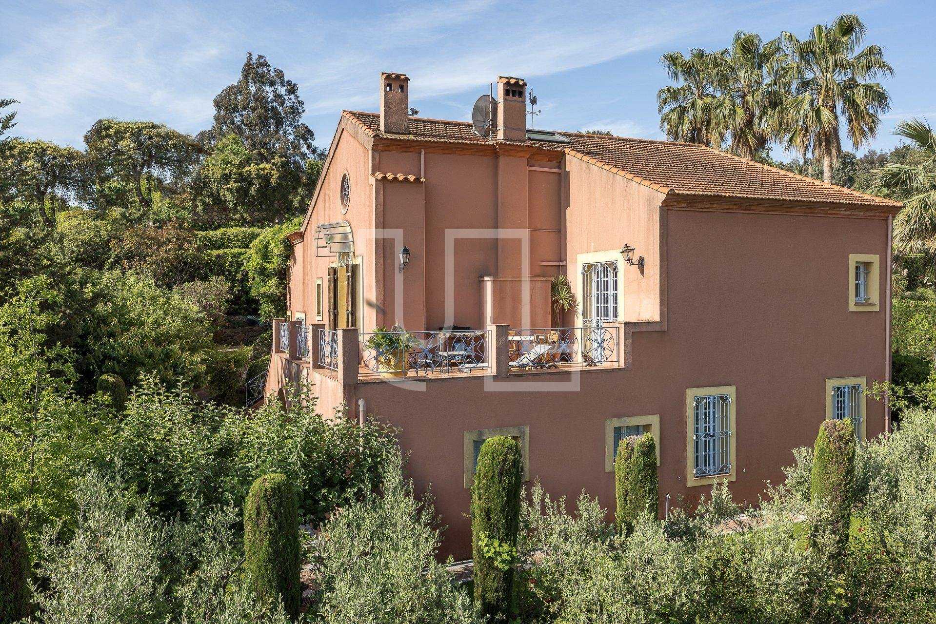 Будинок в Mandelieu-la-Napoule, Provence-Alpes-Côte d'Azur 10486339