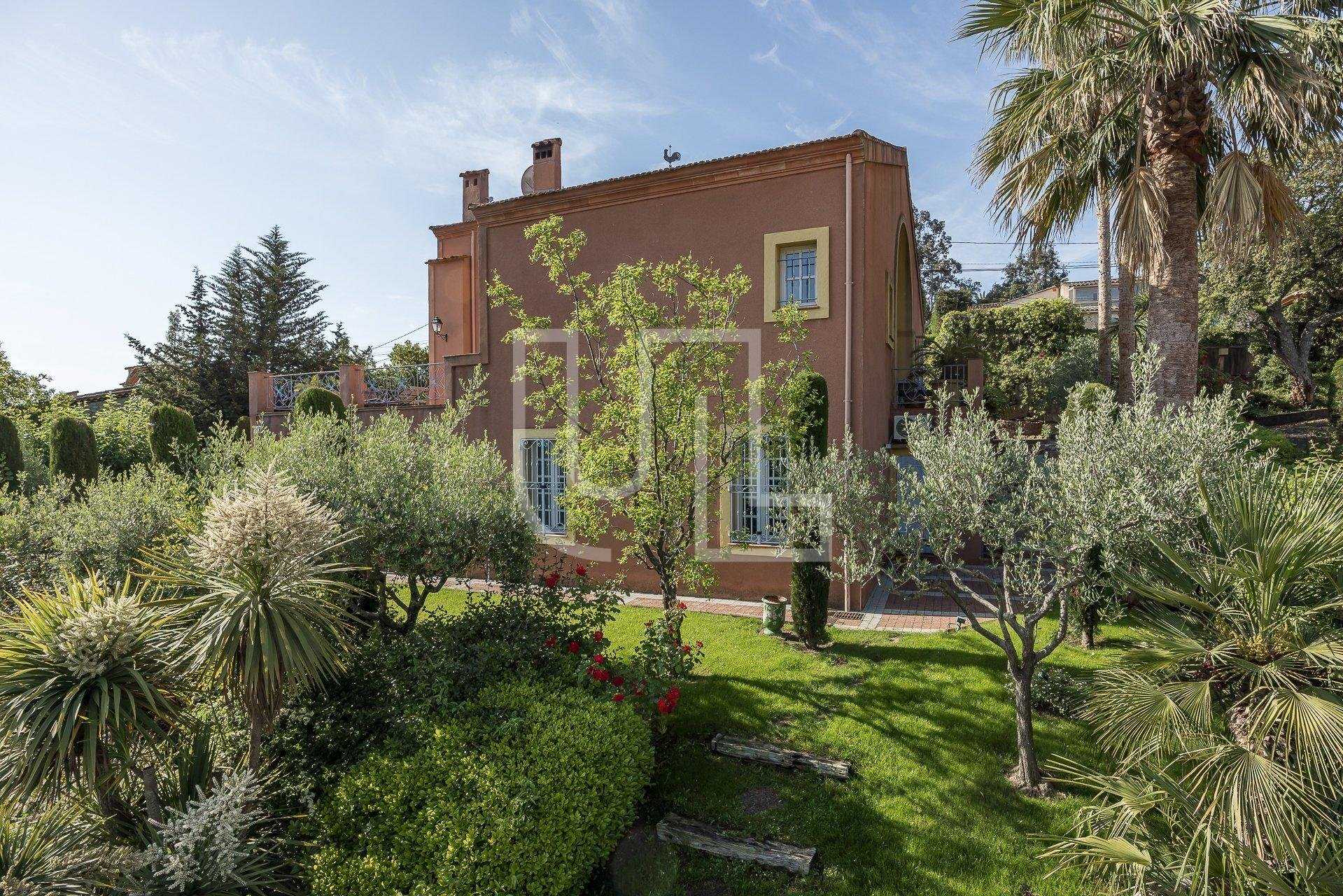 Будинок в Mandelieu-la-Napoule, Provence-Alpes-Côte d'Azur 10486339