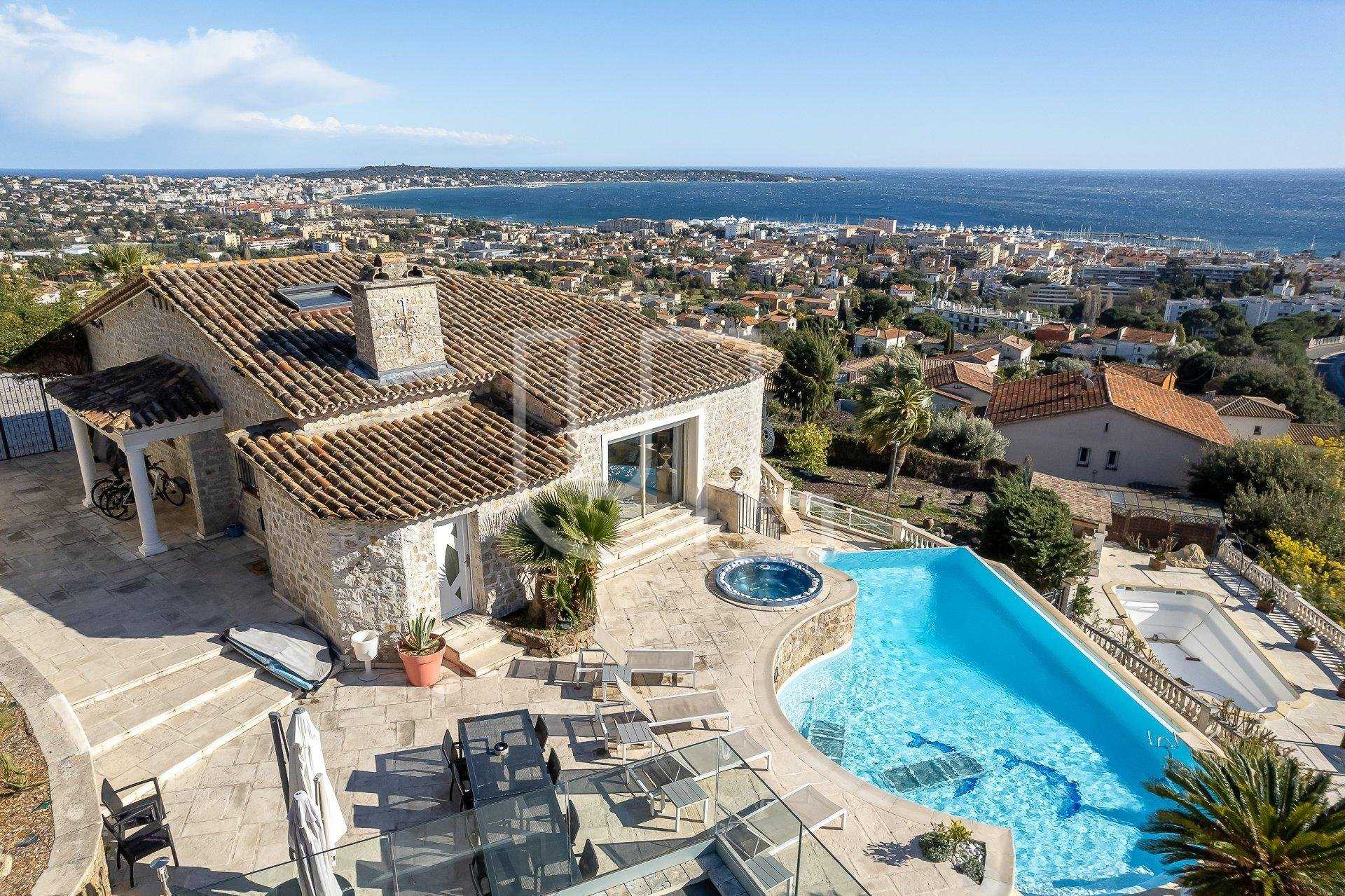 House in Golfe-Juan, Provence-Alpes-Cote d'Azur 10486340