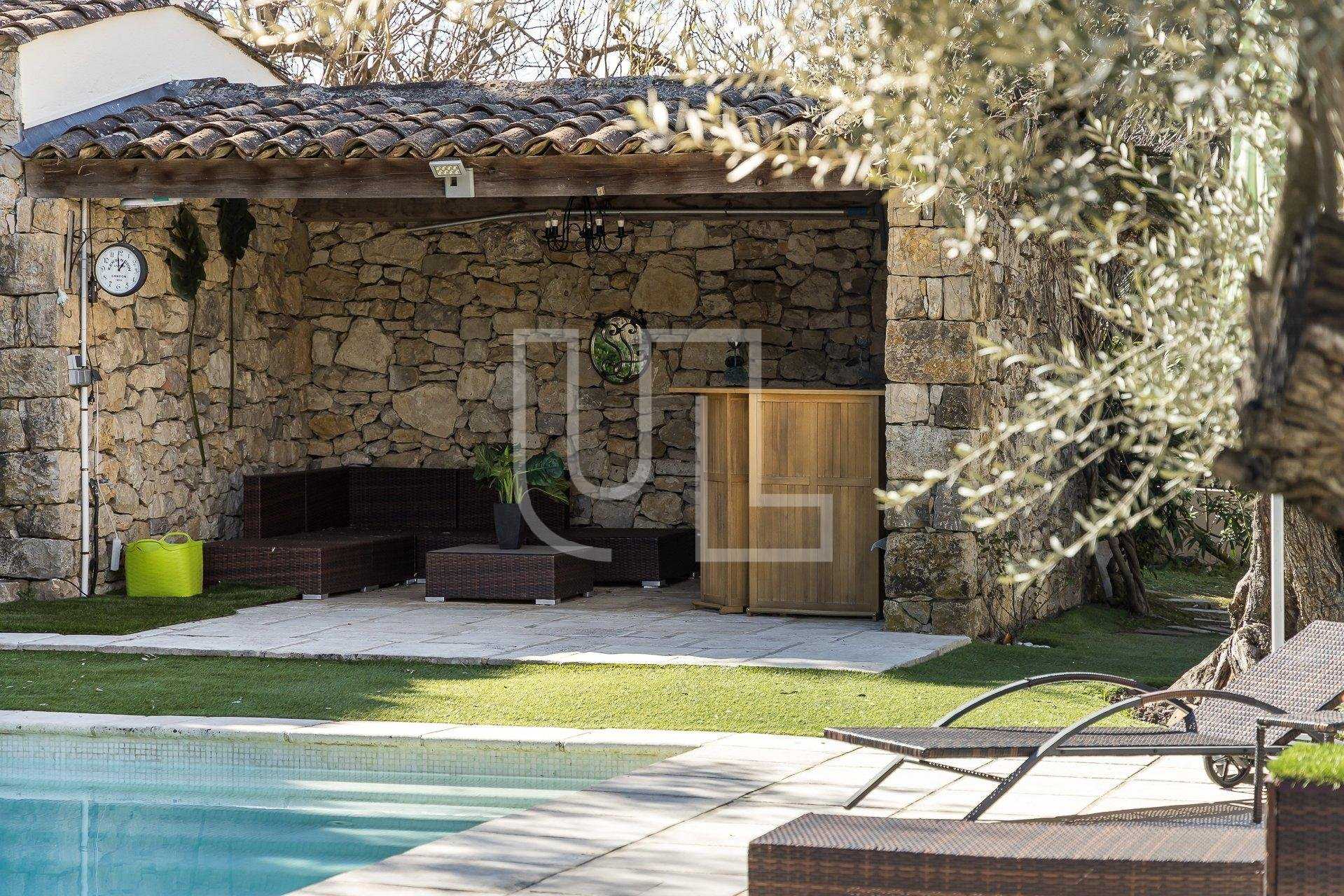 Huis in Mougins, Provence-Alpes-Côte d'Azur 10486350