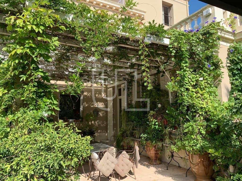 Talo sisään Cannes, Provence-Alpes-Cote d'Azur 10486363