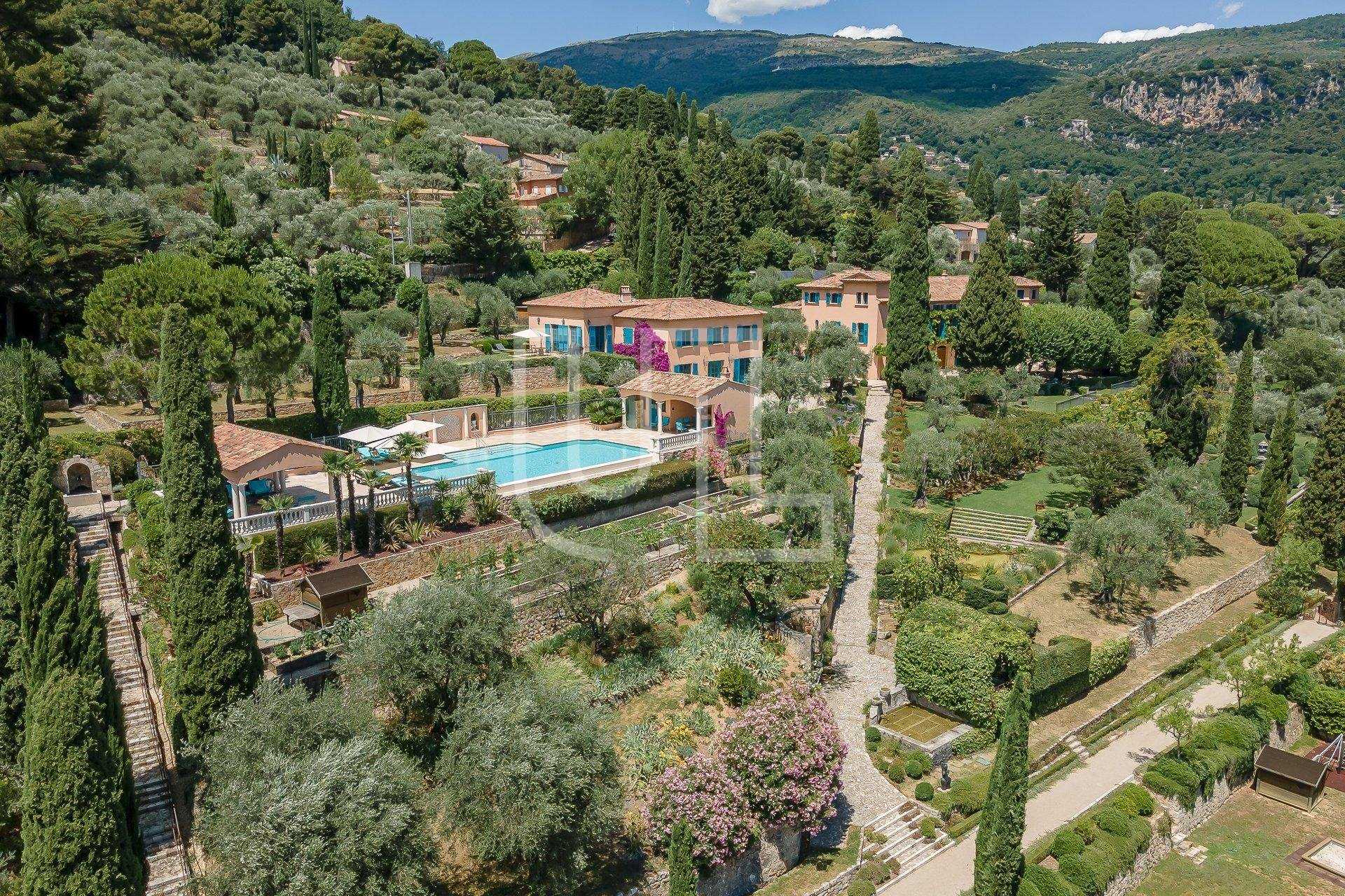 Rumah di Grasse, Provence-Alpes-Cote d'Azur 10486367
