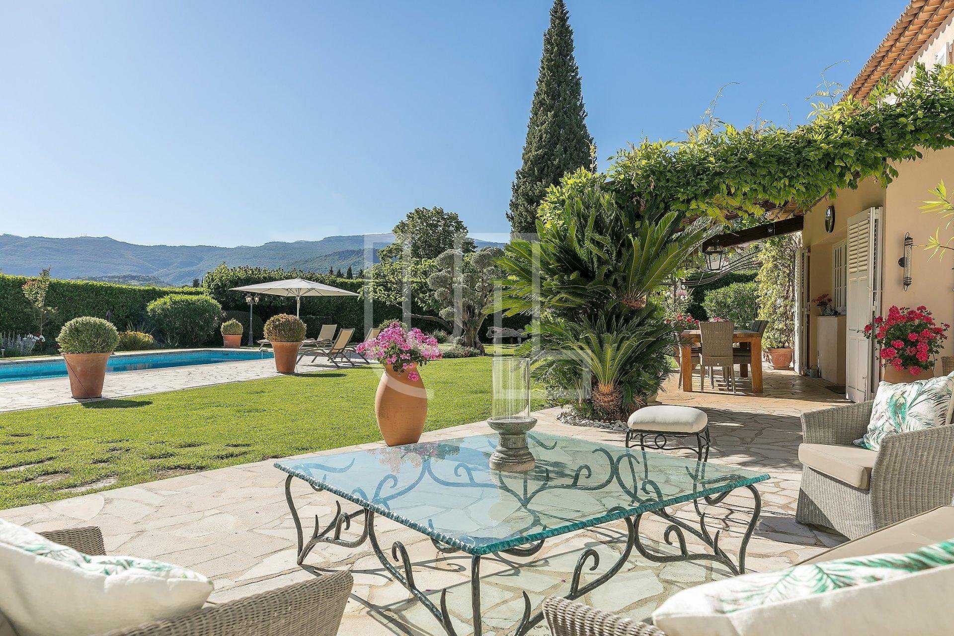 casa no Le Rouret, Provence-Alpes-Côte d'Azur 10486375