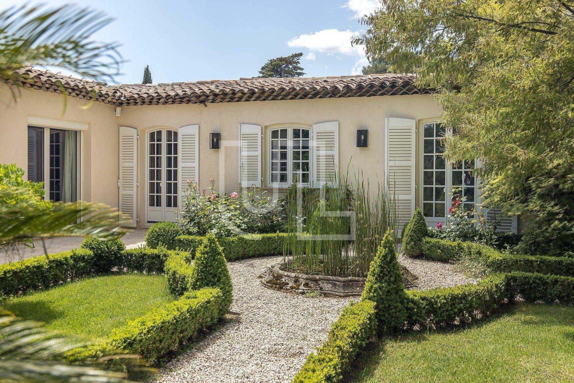 Rumah di La Roquette-sur-Siagne, Provence-Alpes-Cote d'Azur 10486397