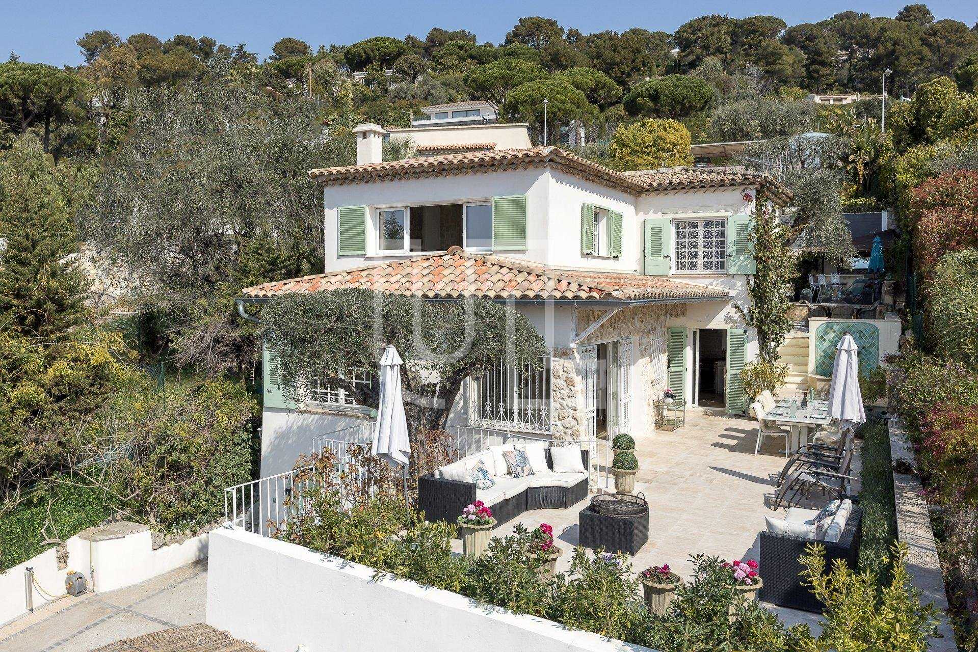 House in Cannes, Provence-Alpes-Côte d'Azur 10486398