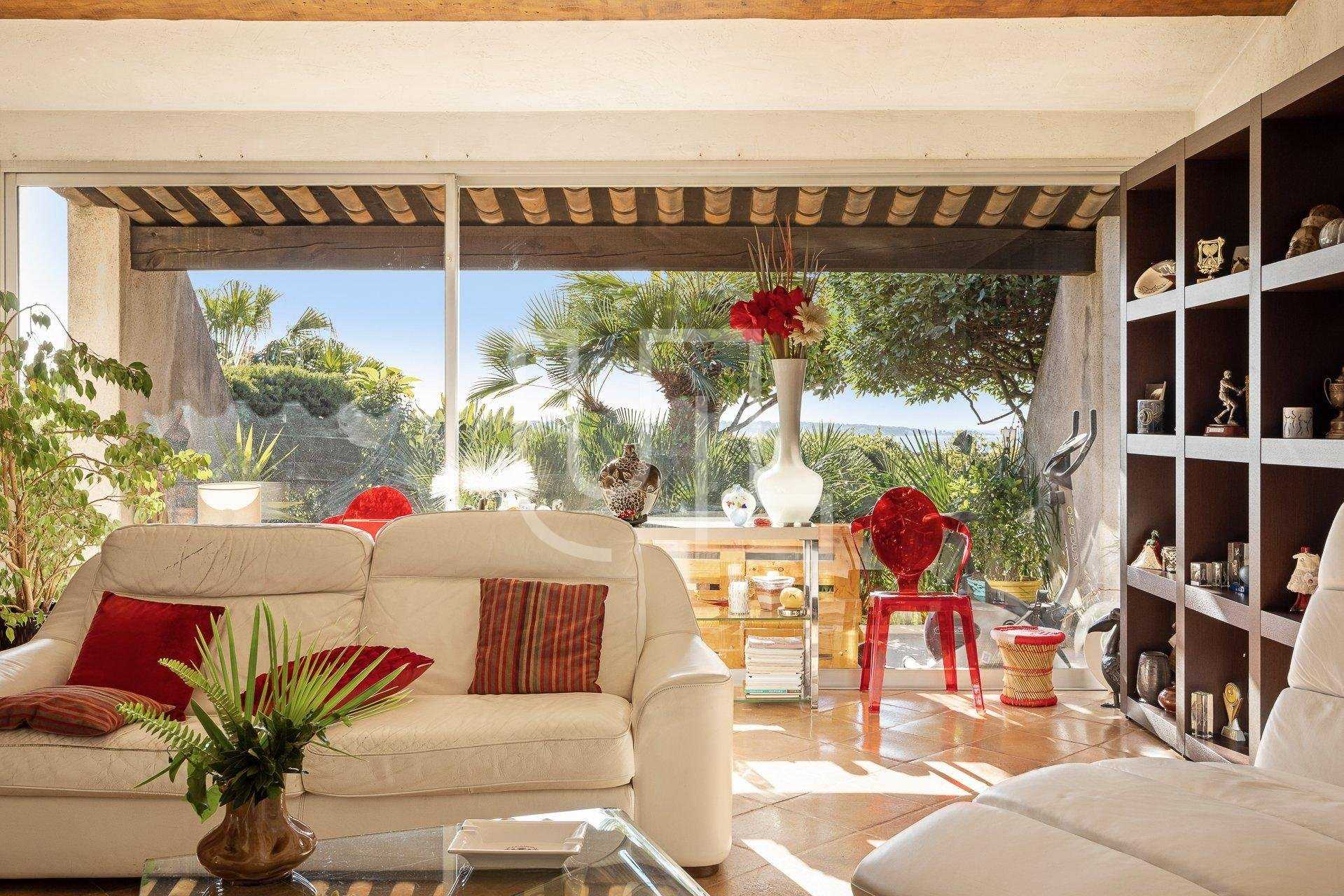 Rumah di Golfe-Juan, Provence-Alpes-Cote d'Azur 10486452