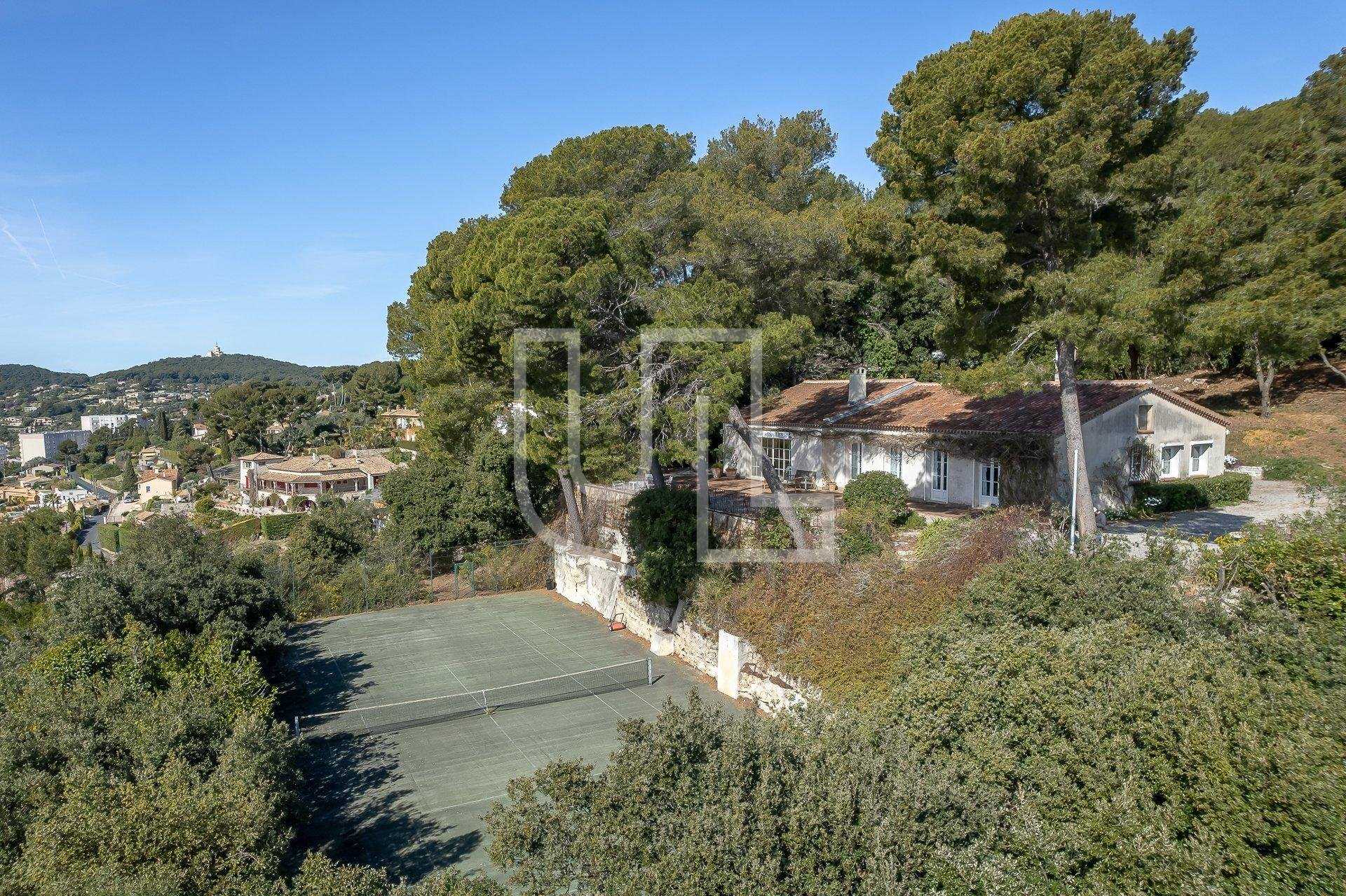 Будинок в Vallauris, Provence-Alpes-Côte d'Azur 10486463