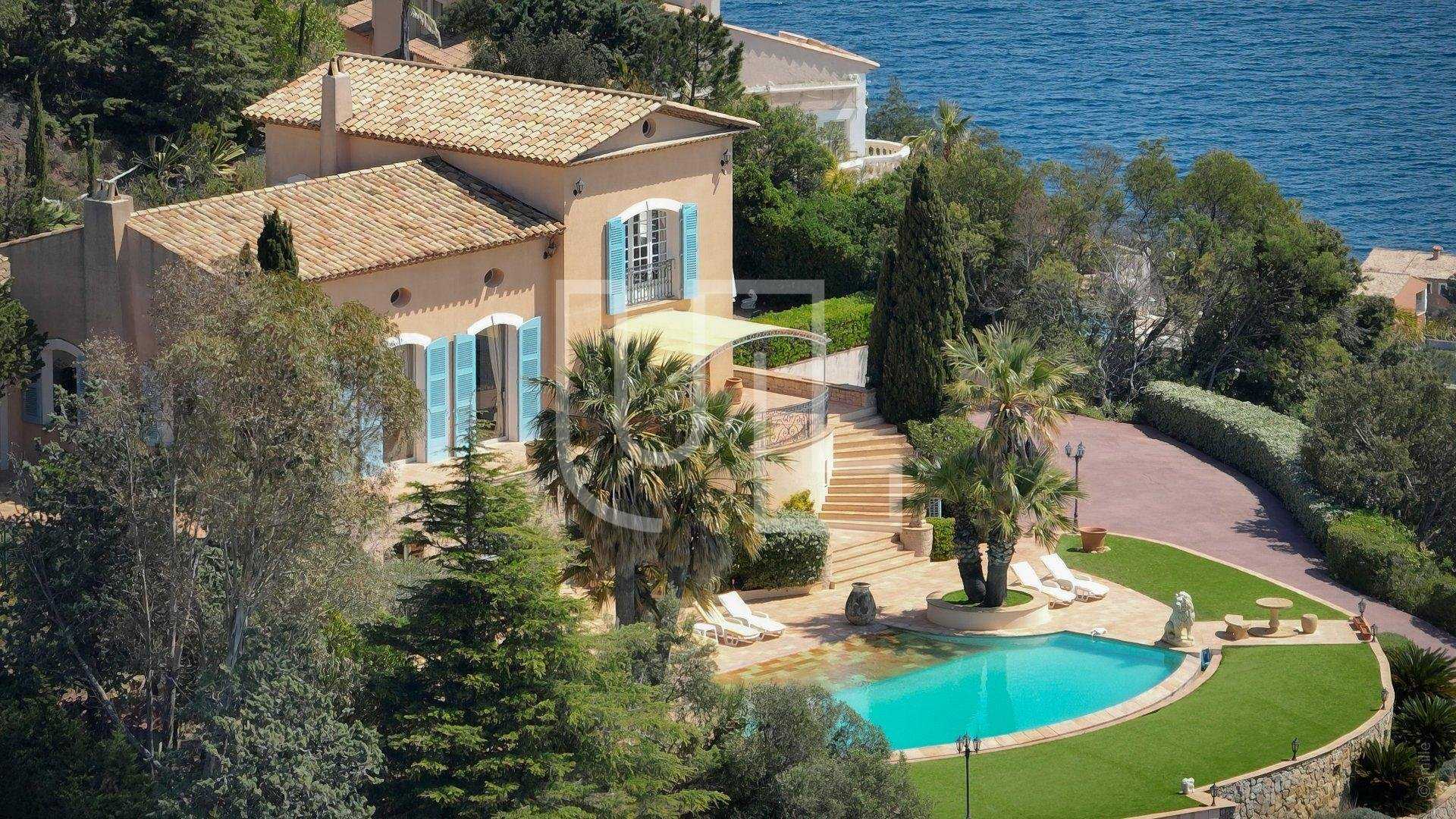 casa no Saint-Raphaël, Provence-Alpes-Côte d'Azur 10486487