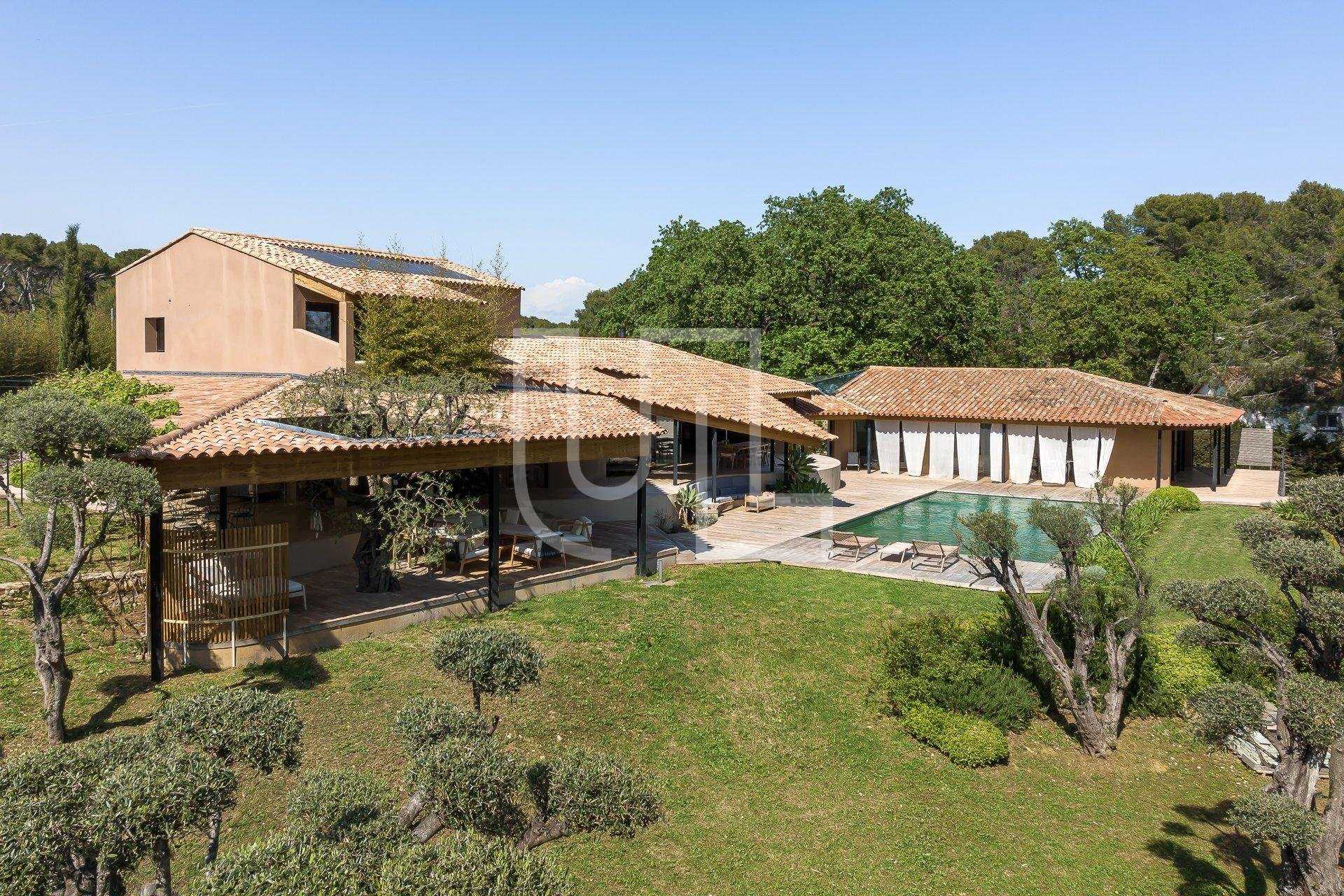 House in Golfe-Juan, Provence-Alpes-Cote d'Azur 10486528