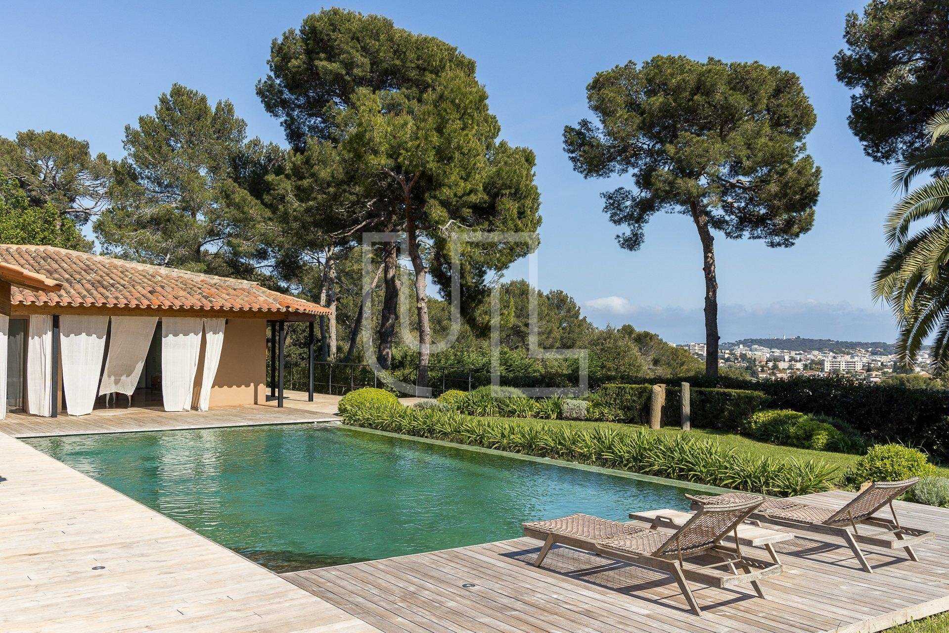 Будинок в Antibes, Provence-Alpes-Côte d'Azur 10486528