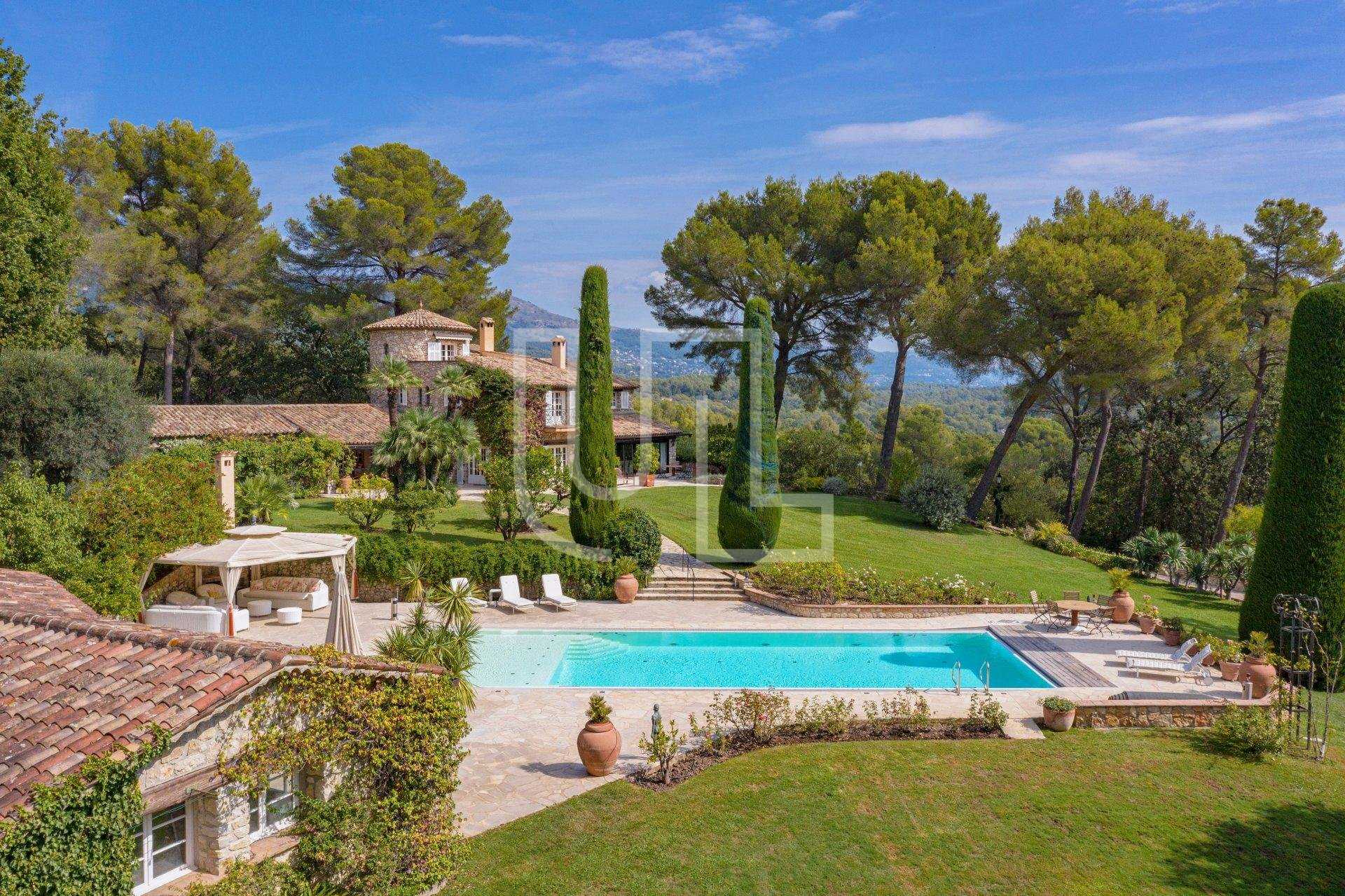 House in Le Chateau, Provence-Alpes-Cote d'Azur 10486549