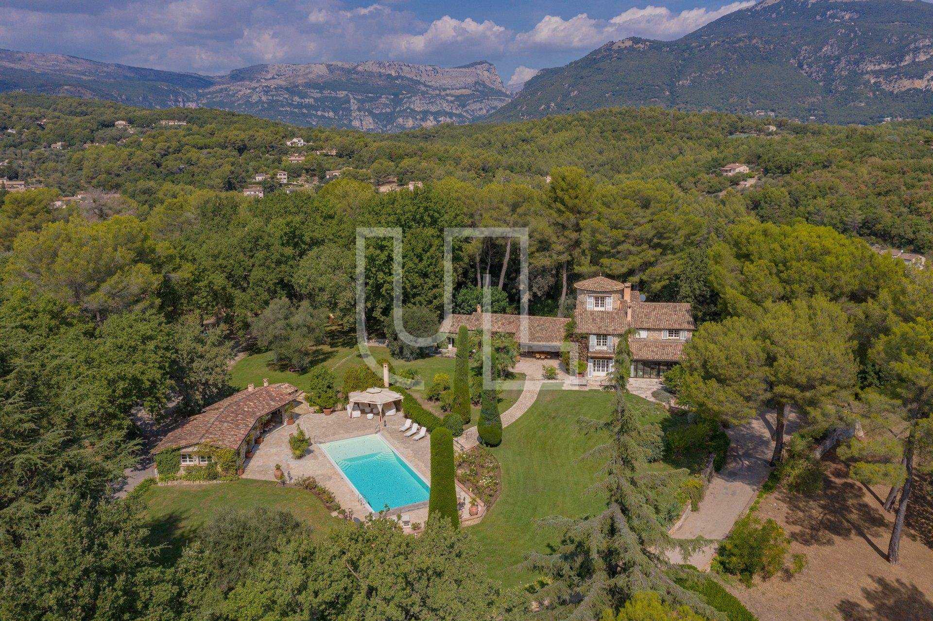 жилой дом в Roquefort-les-Pins, Provence-Alpes-Côte d'Azur 10486549