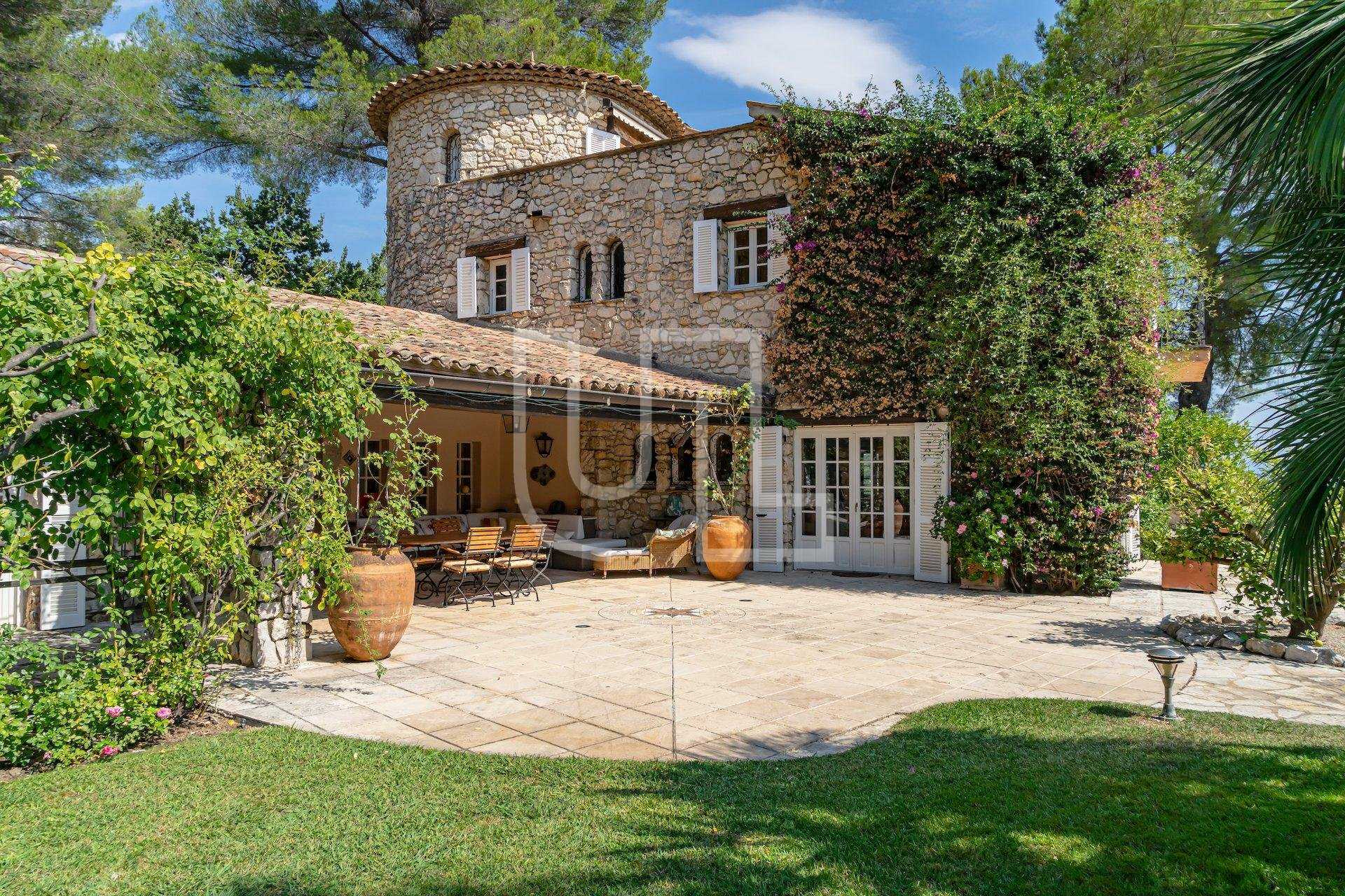 房子 在 Roquefort-les-Pins, Provence-Alpes-Côte d'Azur 10486549
