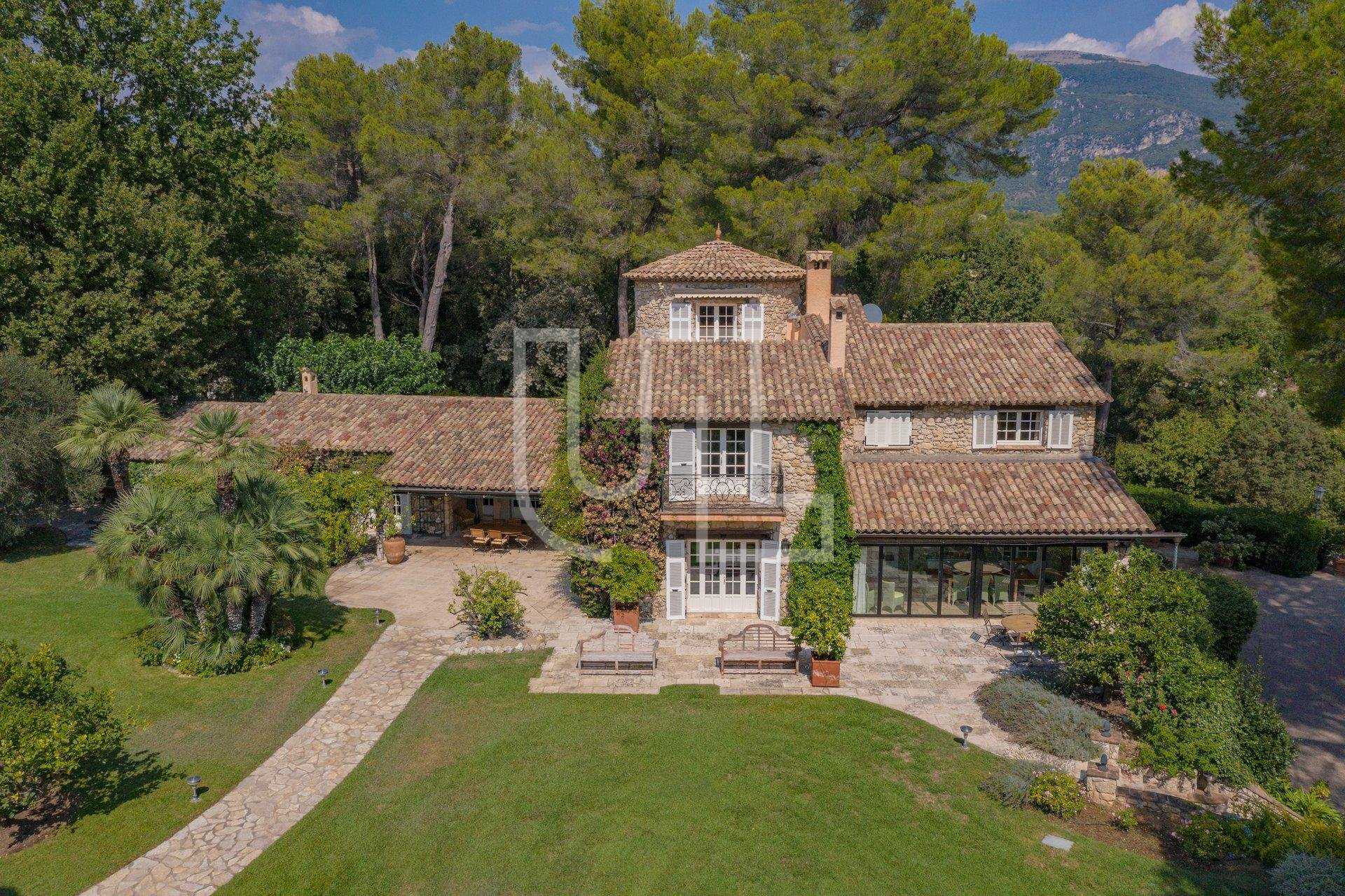 rumah dalam Roquefort-les-Pins, Provence-Alpes-Côte d'Azur 10486549