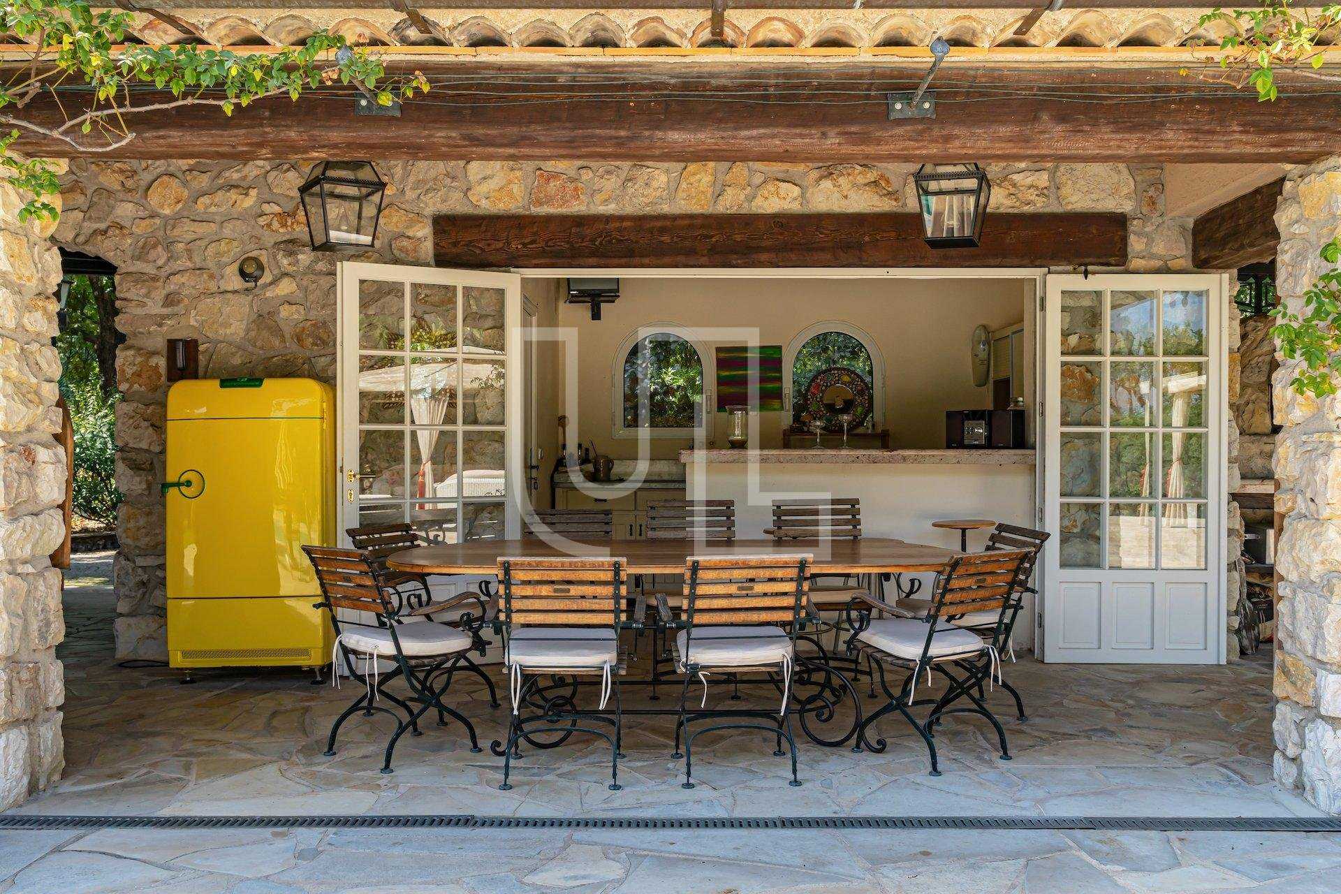 σπίτι σε Roquefort-les-Pins, Provence-Alpes-Côte d'Azur 10486549